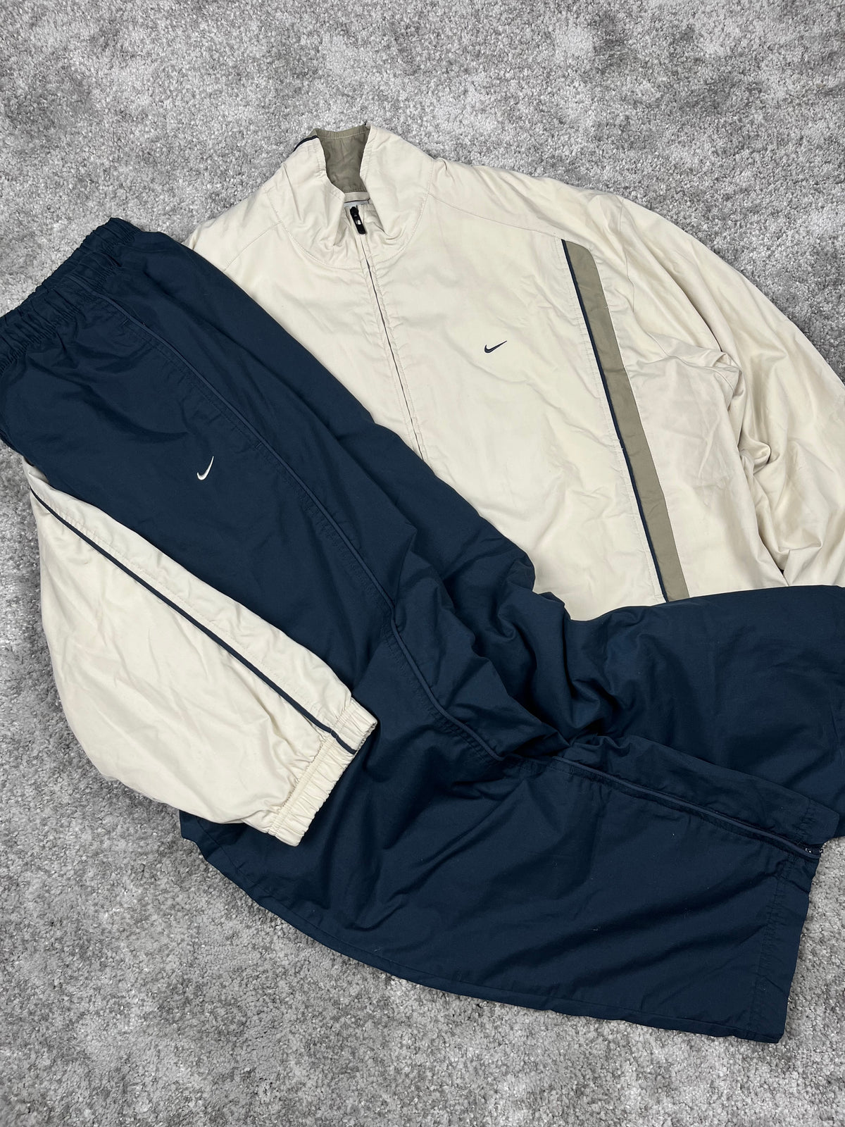 Nike Tracksuit Vintage 2000s "Beig/Navy" (XL)