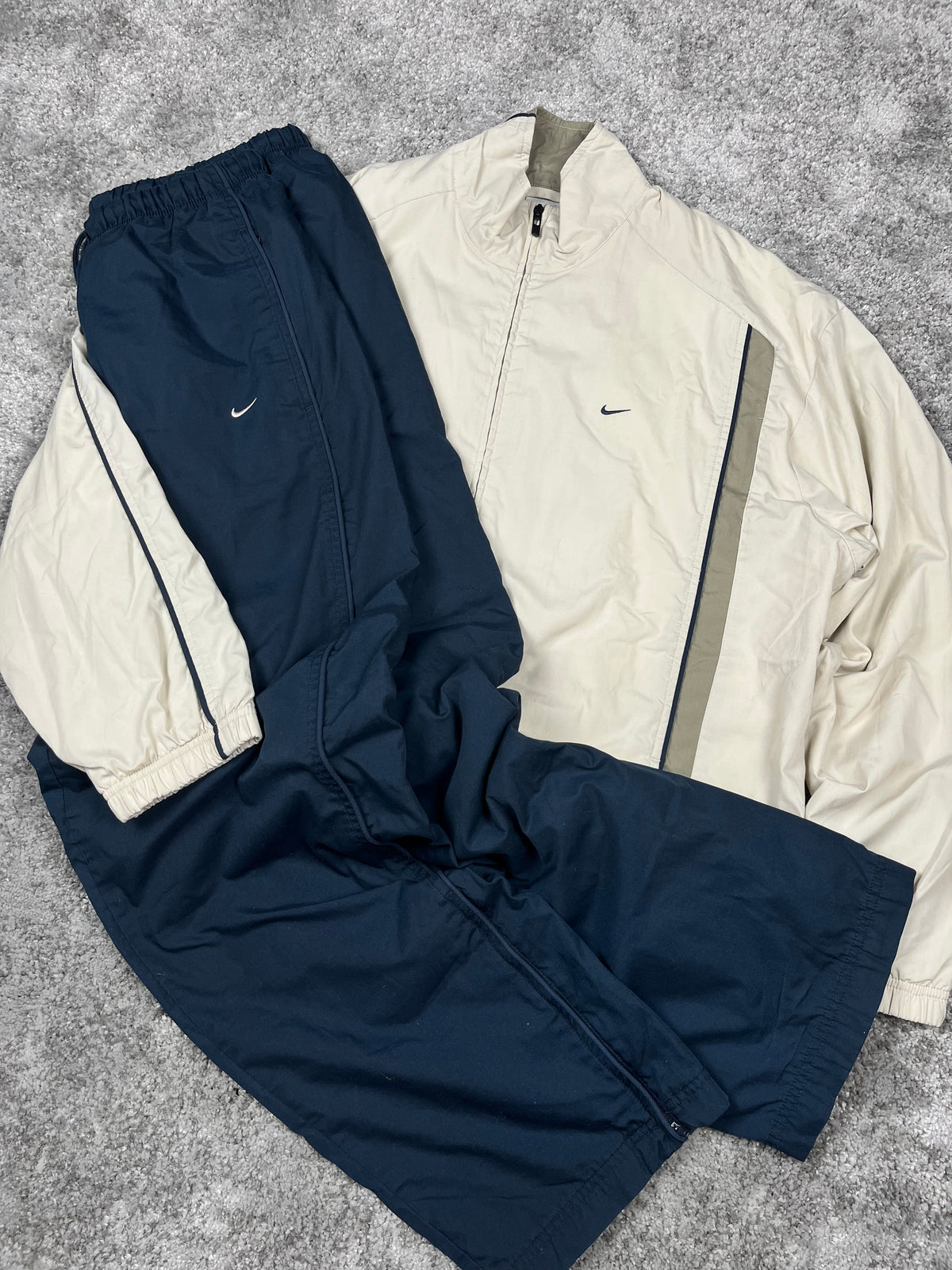 Nike Tracksuit Vintage 2000s "Beig/Navy" (XL)