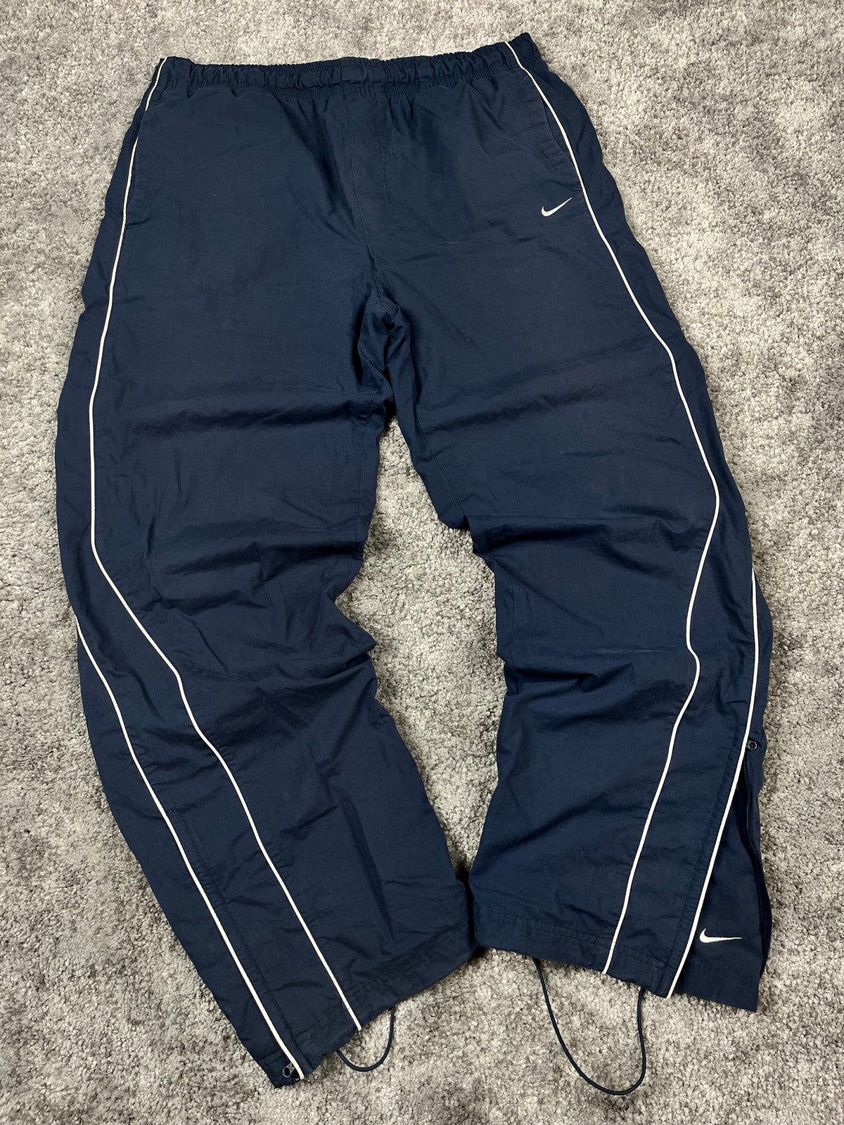 Pantalon de survêtement Nike vintage années 2000 "Bleu marine/Blanc" (M)