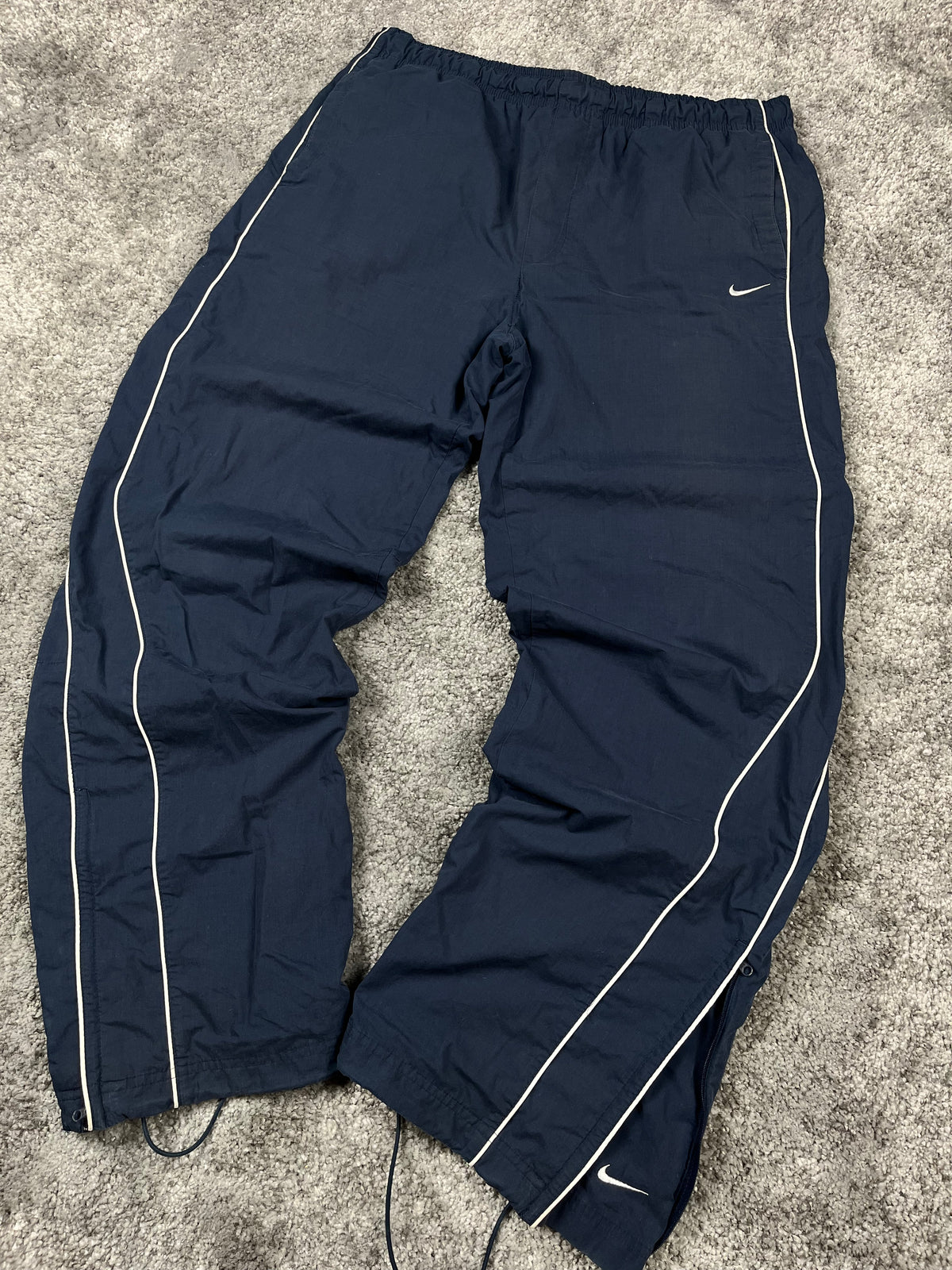 Pantalon de survêtement Nike vintage années 2000 "Bleu marine/Blanc" (M)