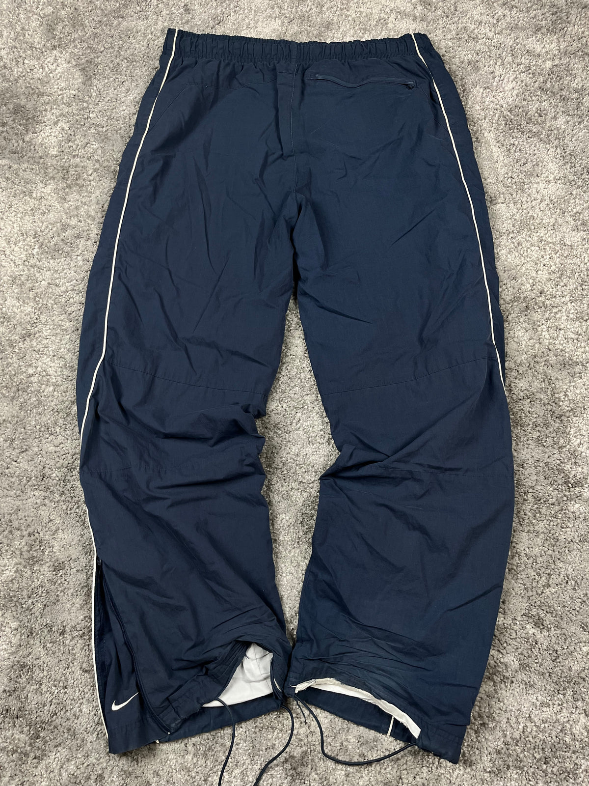 Pantalon de survêtement Nike vintage années 2000 "Bleu marine/Blanc" (M)