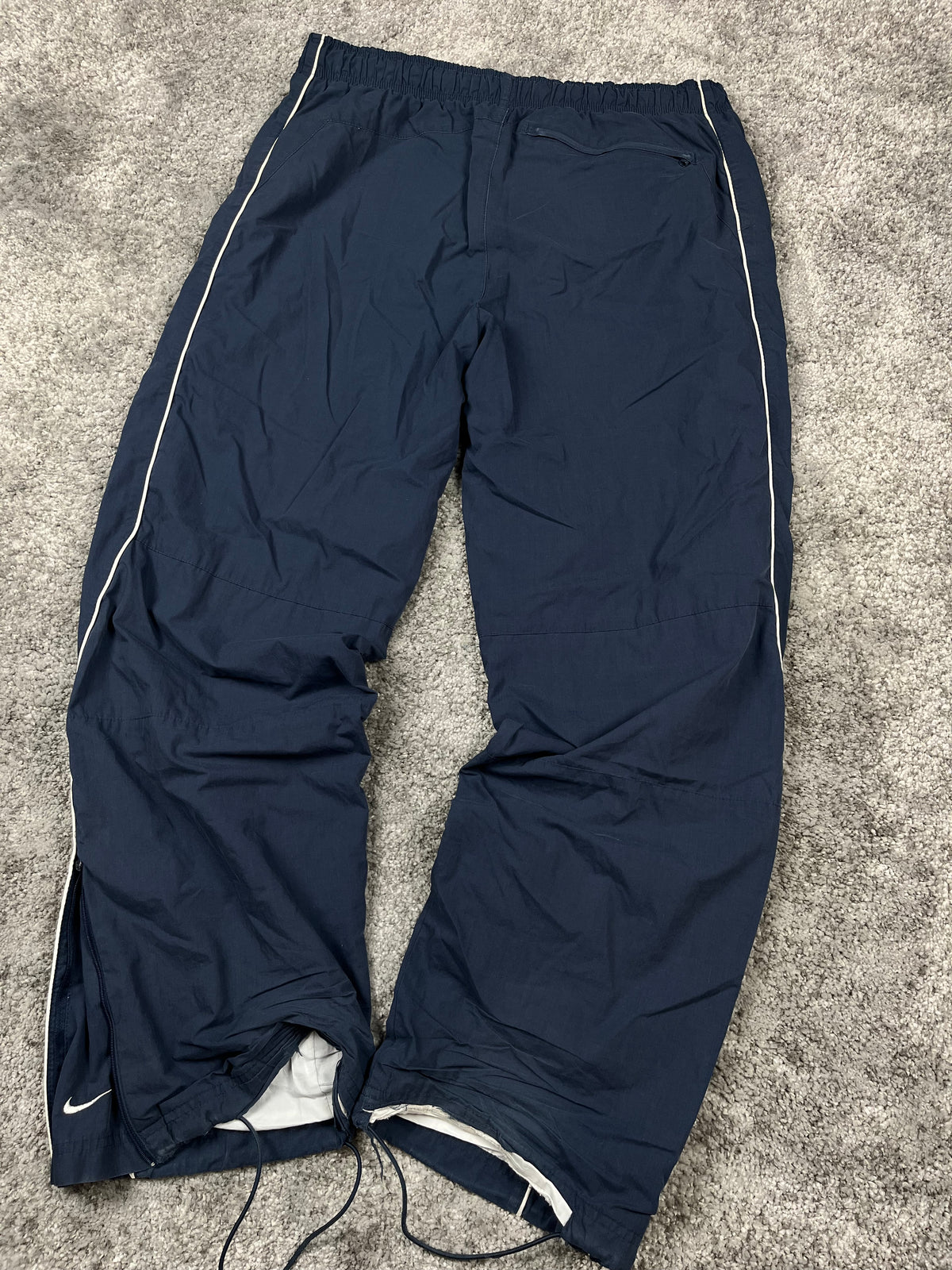 Pantalon de survêtement Nike vintage années 2000 "Bleu marine/Blanc" (M)