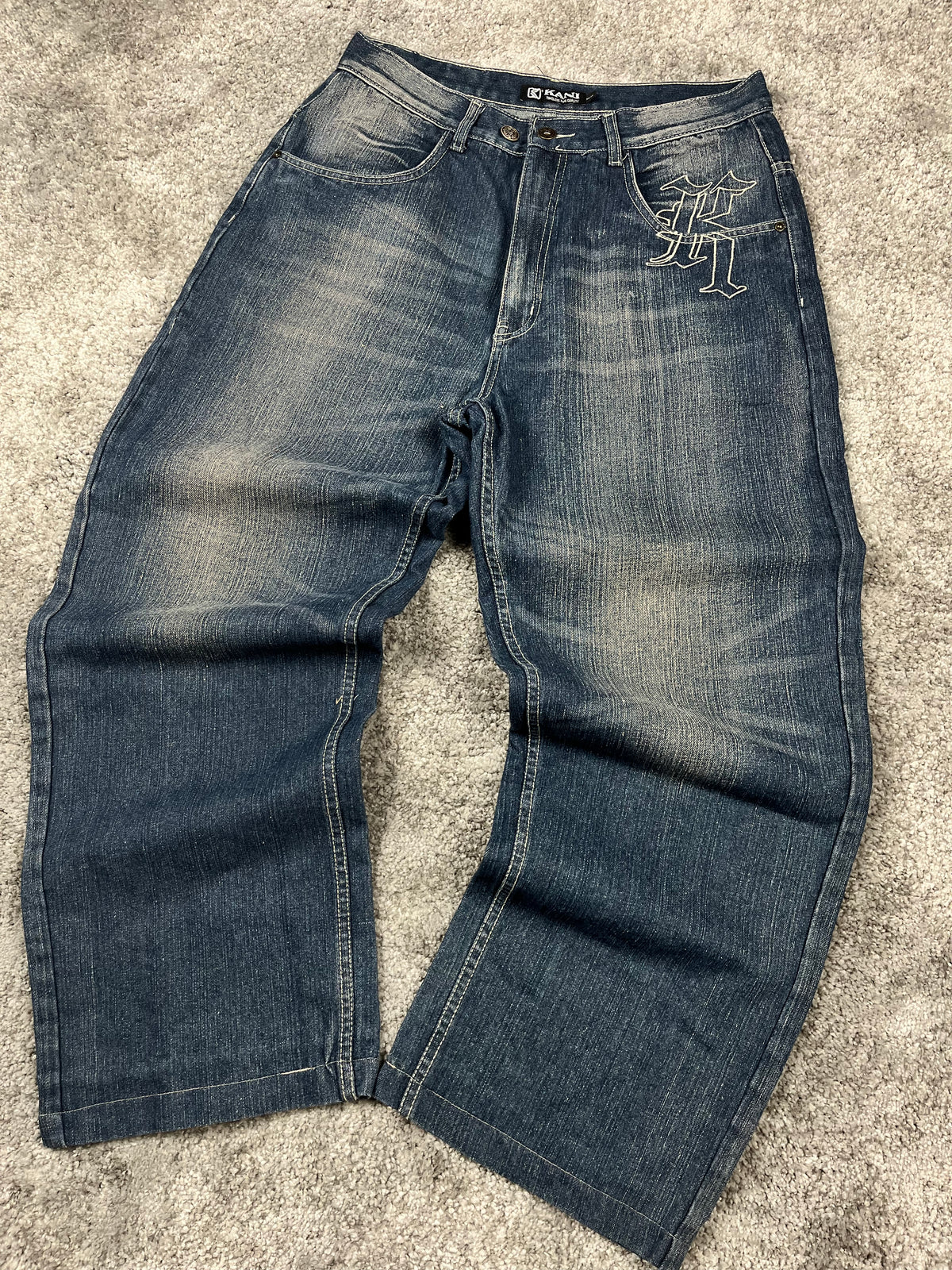 Jeans baggy estilo Y2K de Karl Kani, moda urbana, hechos en EE. UU., mezclilla lavada azul oscuro, estampado (talla 44)