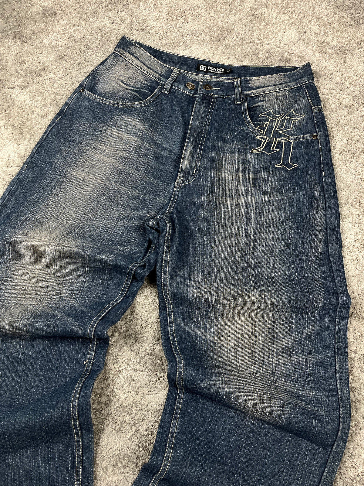 Jeans baggy estilo Y2K de Karl Kani, moda urbana, hechos en EE. UU., mezclilla lavada azul oscuro, estampado (talla 44)