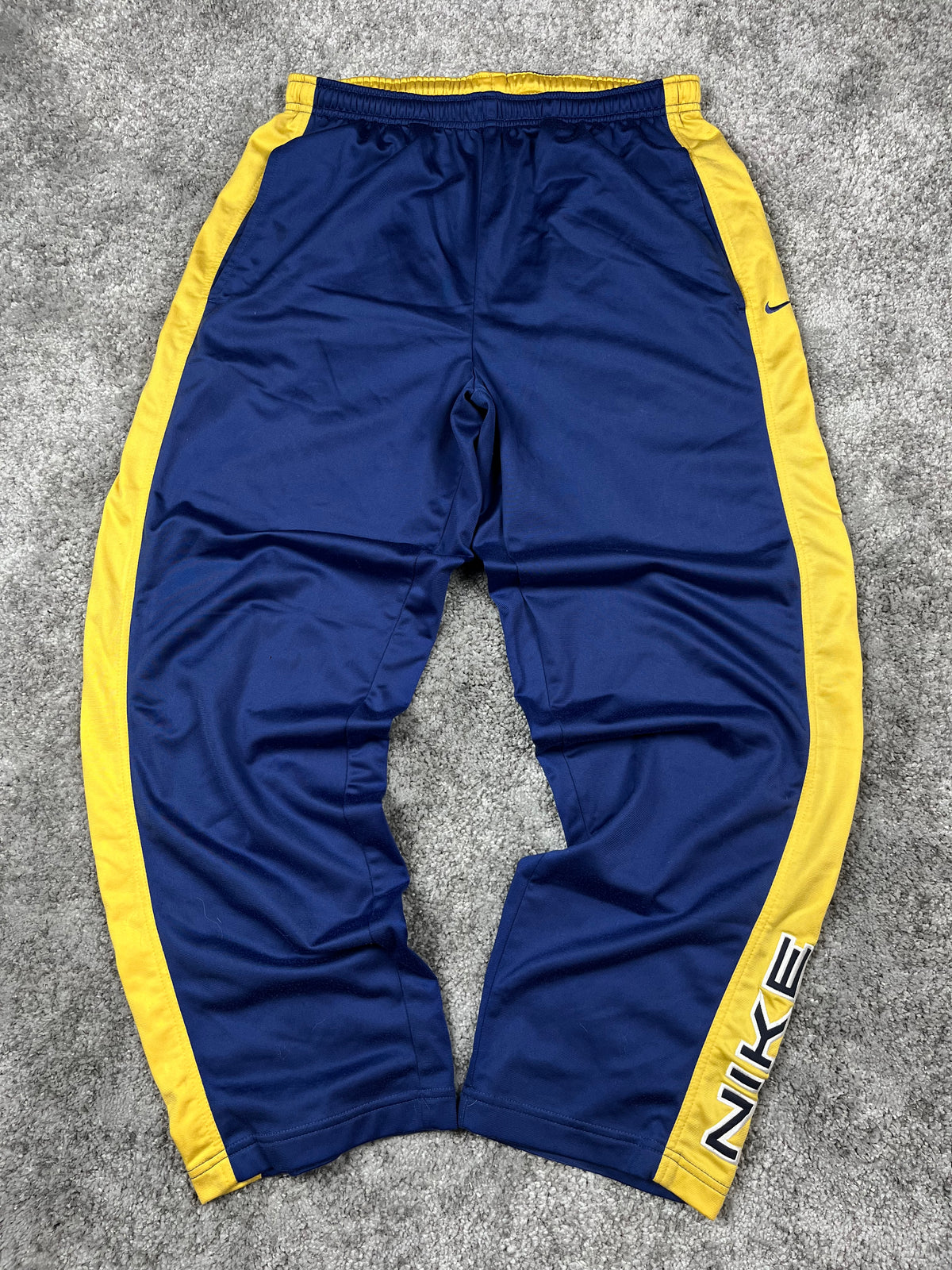 Pantalon de survêtement Nike vintage années 2000 "Bleu marine/Jaune" (L)