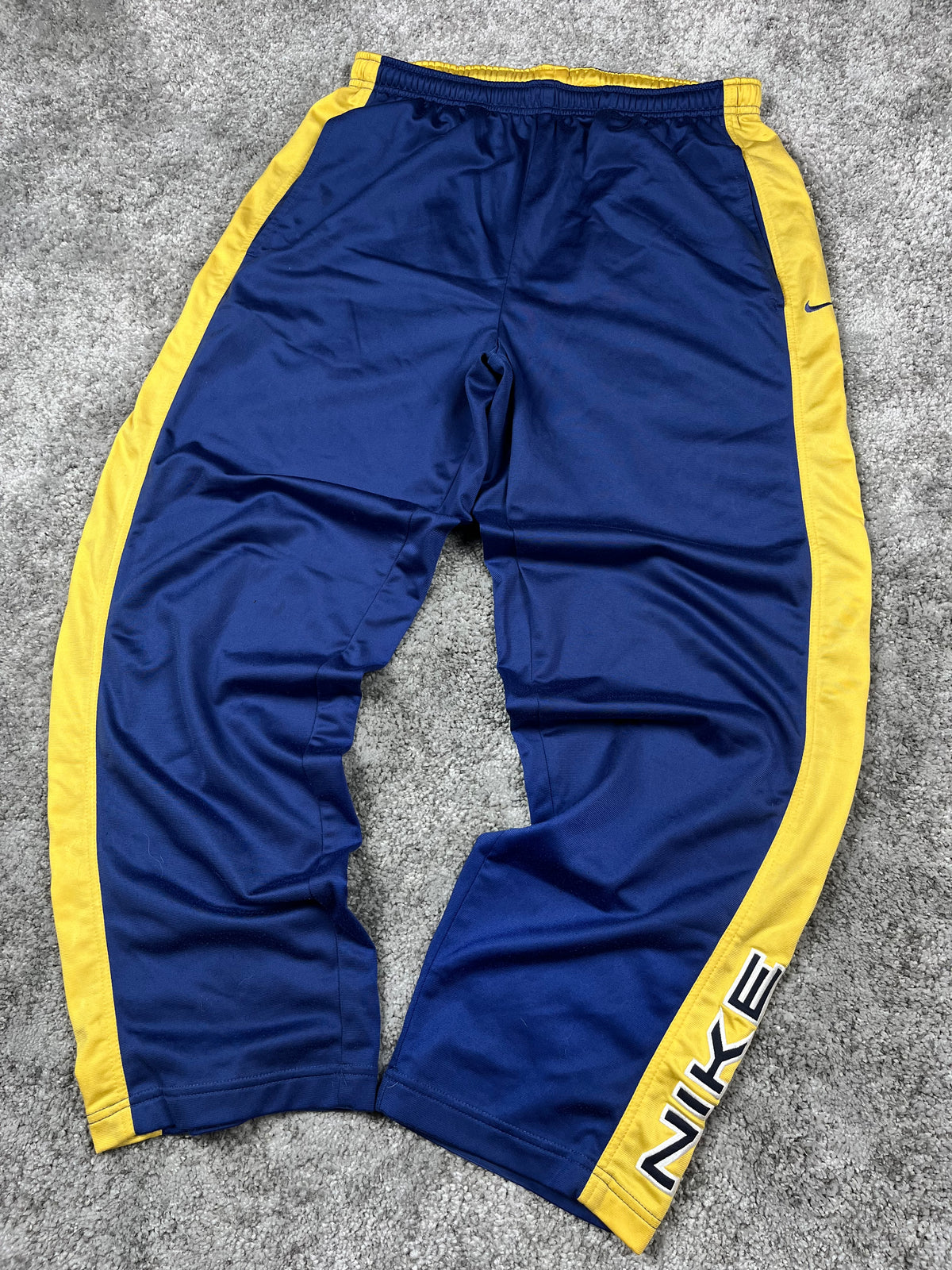 Pantalon de survêtement Nike vintage années 2000 "Bleu marine/Jaune" (L)