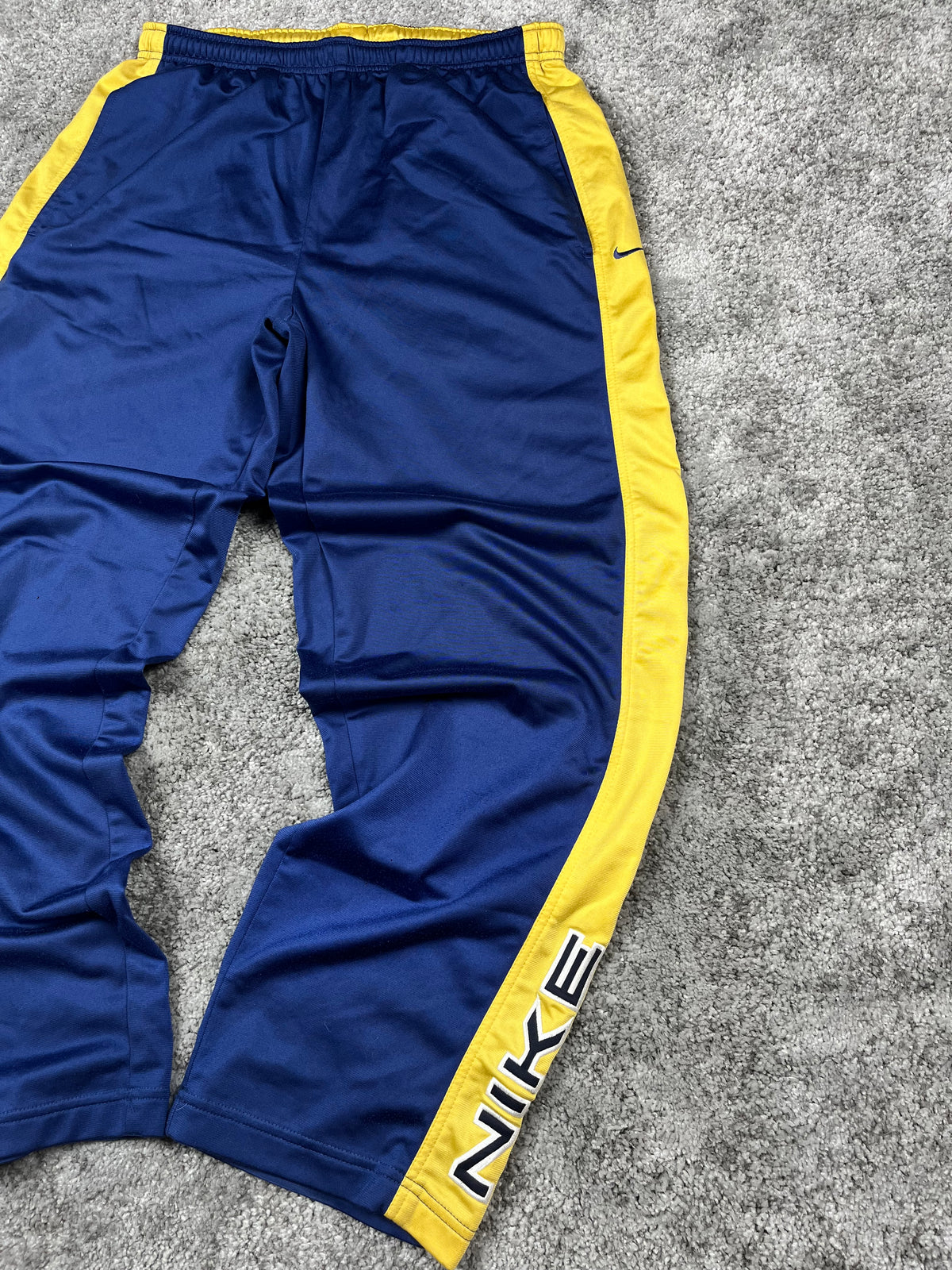Pantalon de survêtement Nike vintage années 2000 "Bleu marine/Jaune" (L)