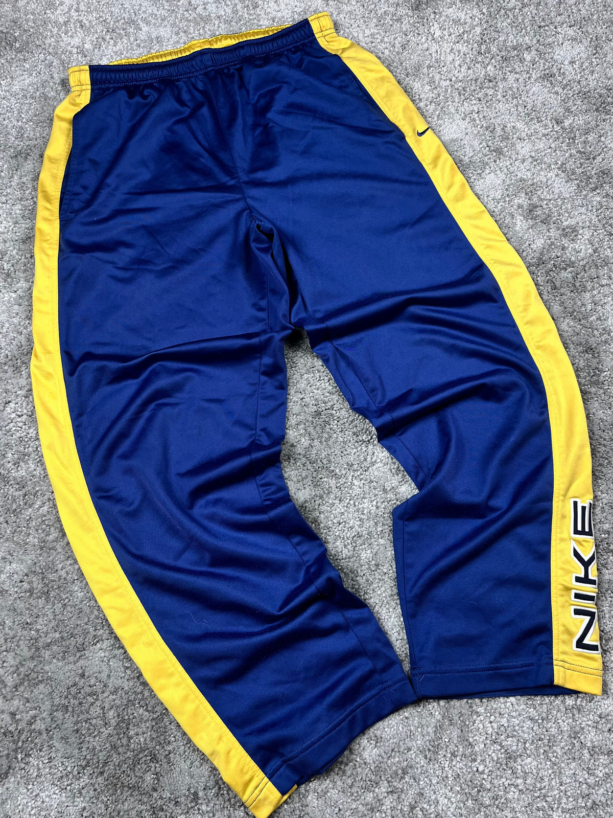 Pantalon de survêtement Nike vintage années 2000 "Bleu marine/Jaune" (L)