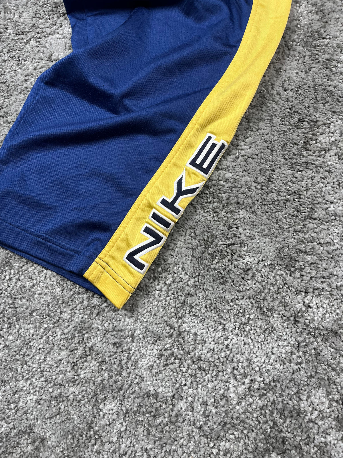 Pantalon de survêtement Nike vintage années 2000 "Bleu marine/Jaune" (L)