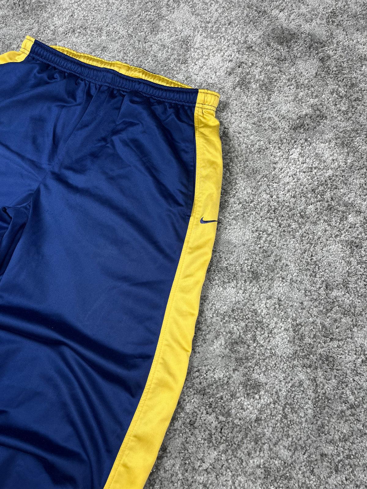 Pantalon de survêtement Nike vintage années 2000 "Bleu marine/Jaune" (L)