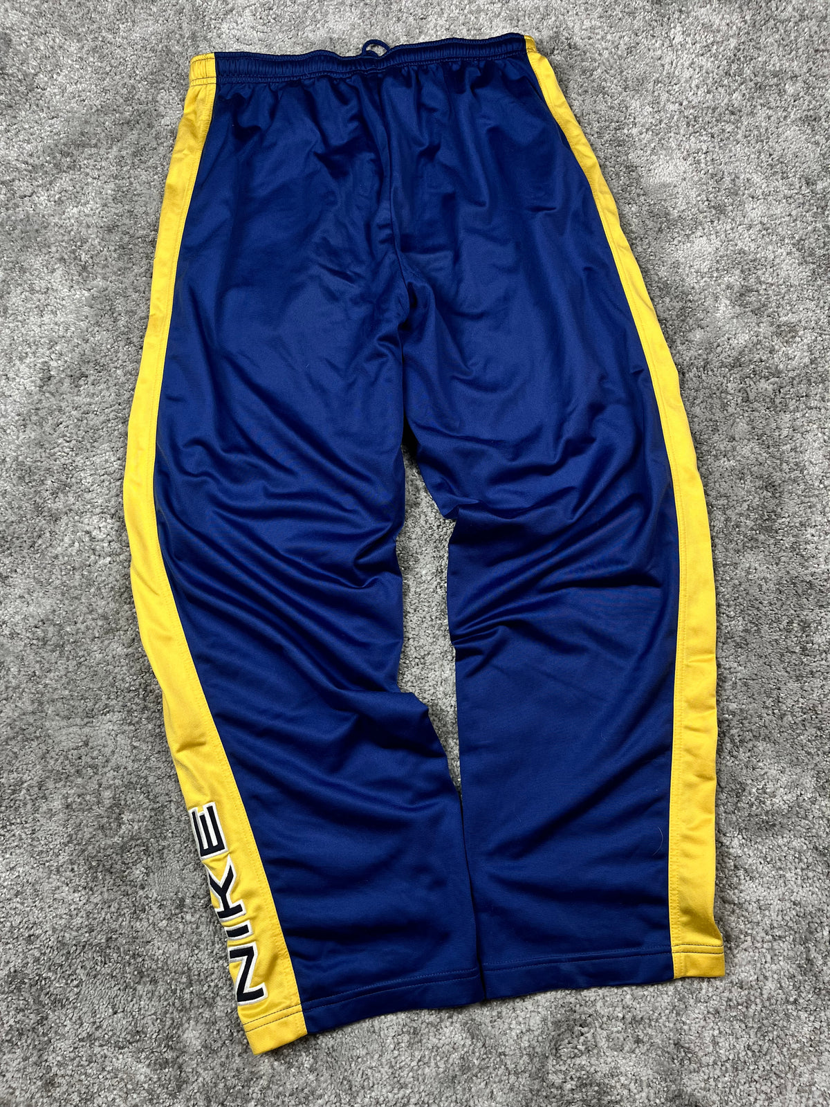 Pantalon de survêtement Nike vintage années 2000 "Bleu marine/Jaune" (L)