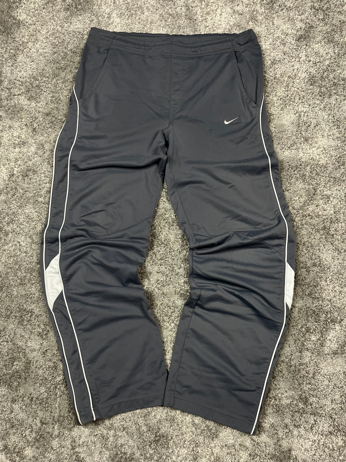 Pantalon de survêtement Nike vintage années 2000 "Gris/Blanc" (M)