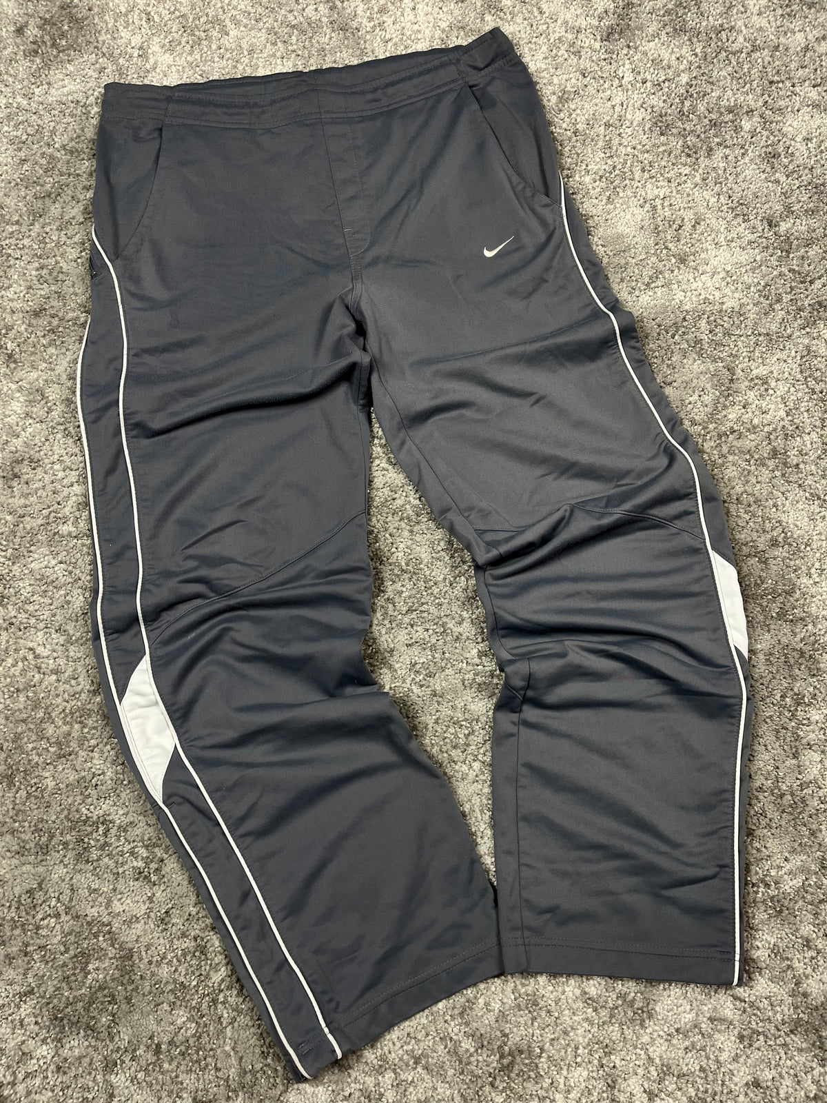 Pantalon de survêtement Nike vintage années 2000 "Gris/Blanc" (M)