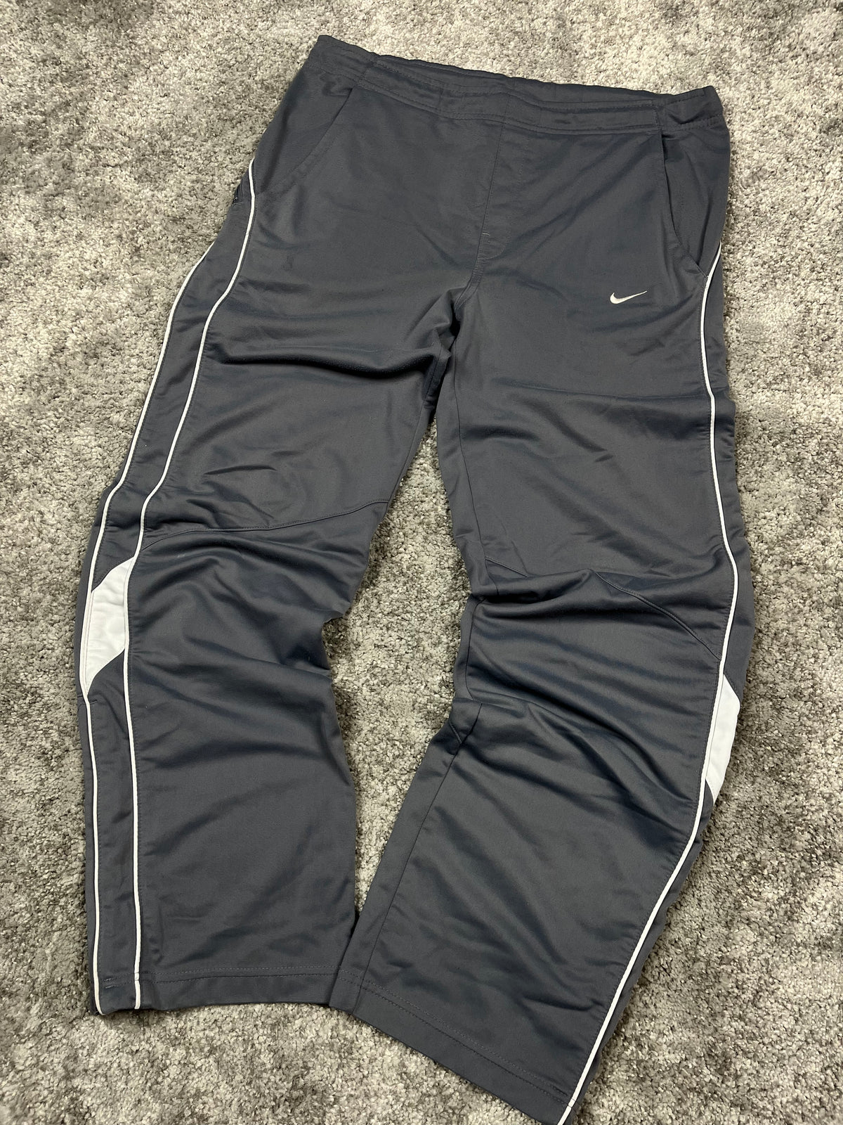 Pantalon de survêtement Nike vintage années 2000 "Gris/Blanc" (M)