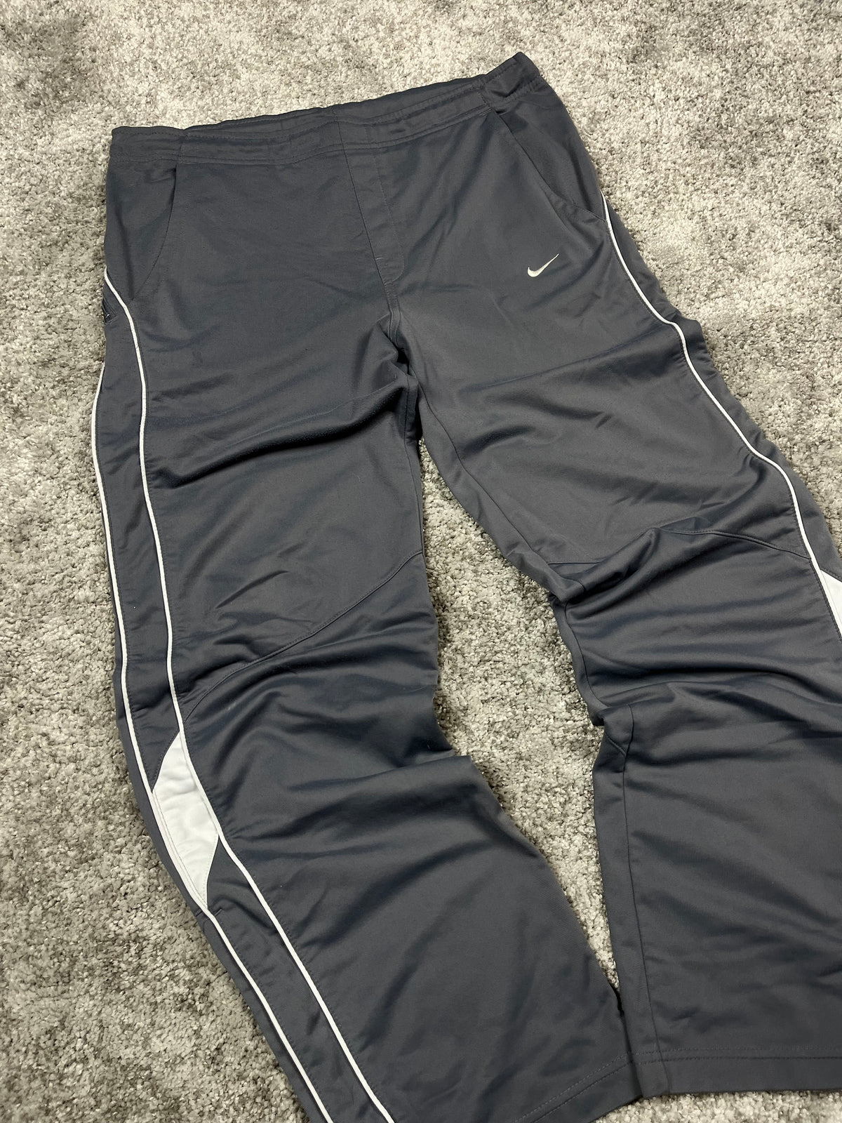 Pantalon de survêtement Nike vintage années 2000 "Gris/Blanc" (M)