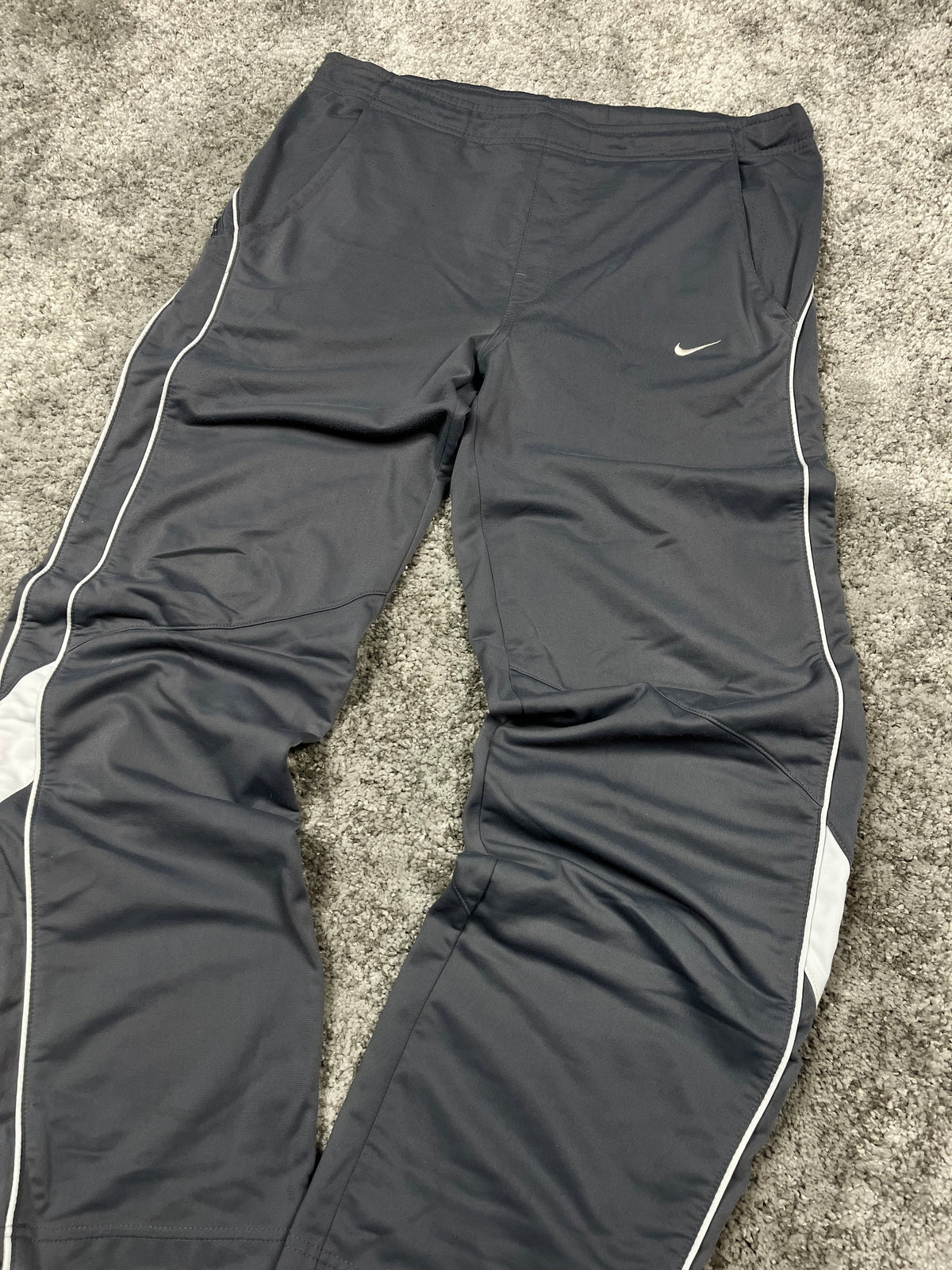 Pantalón deportivo Nike vintage años 2000 "Gris/Blanco" (M)