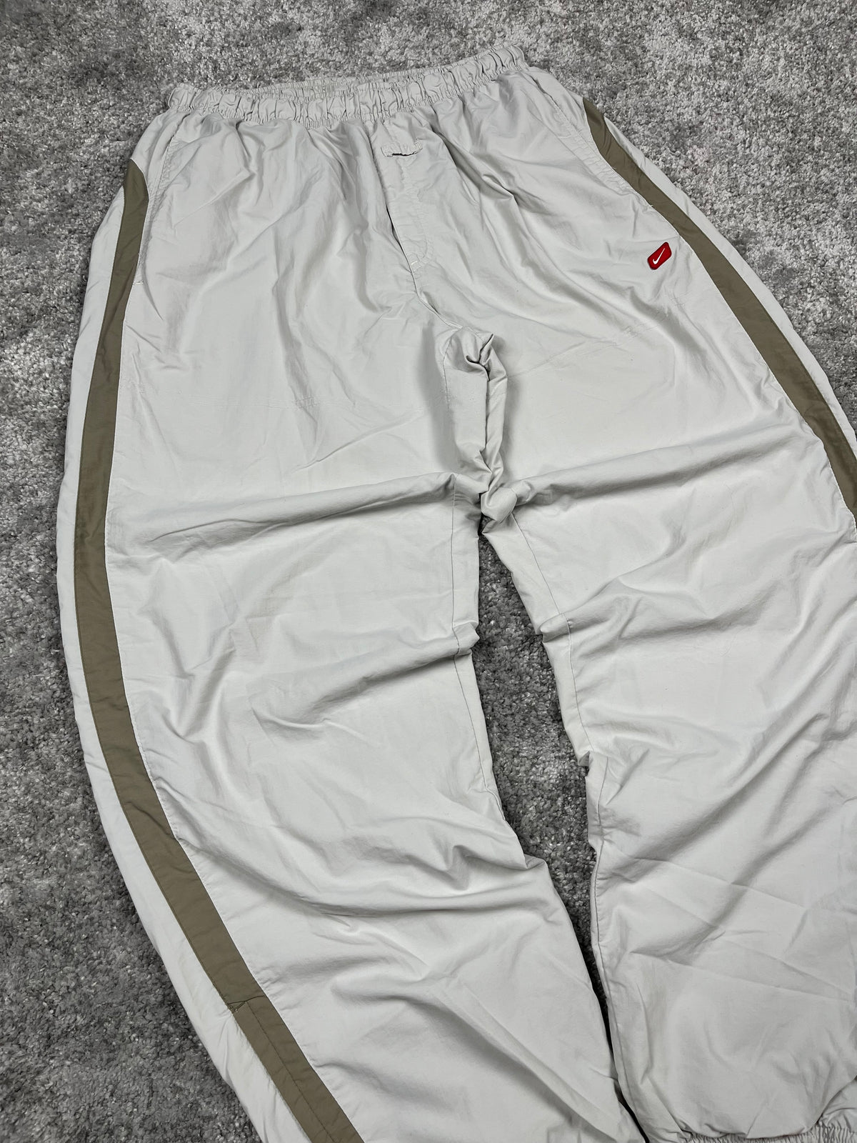 Pantalon de survêtement Nike vintage années 2000 "Blanc/Kaki" (XL)