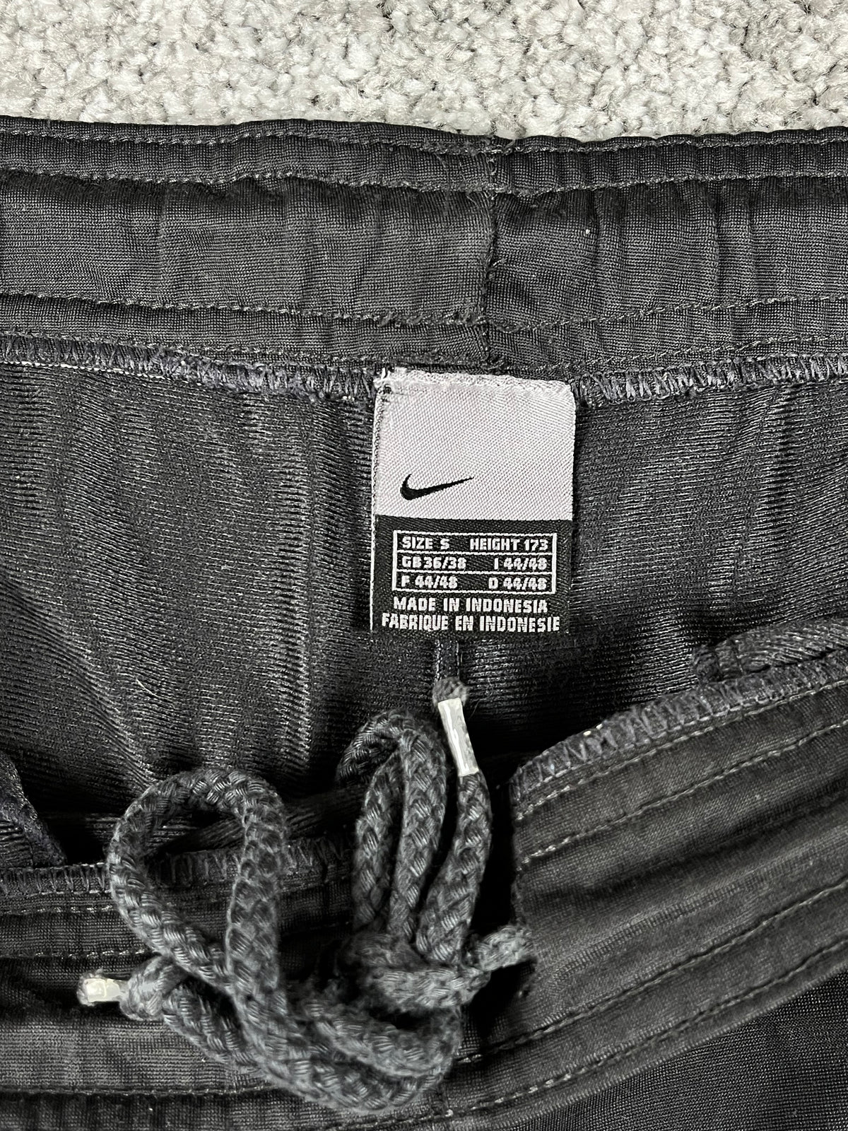 Nike Trackpant Vintage 2000s "Black/Gray" (S)