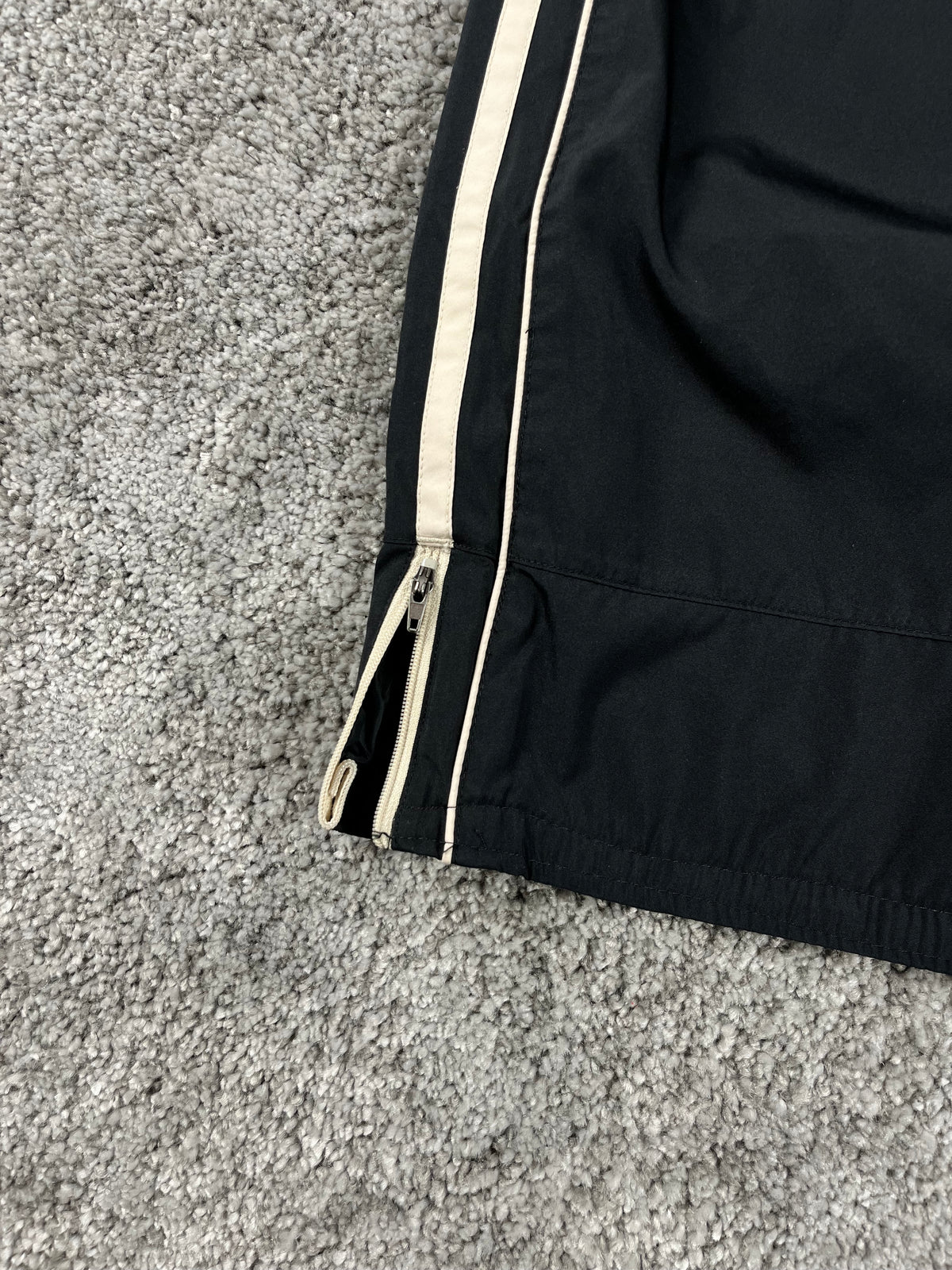 Pantalon de survêtement Nike vintage années 2000 « Noir/Beige » (M)