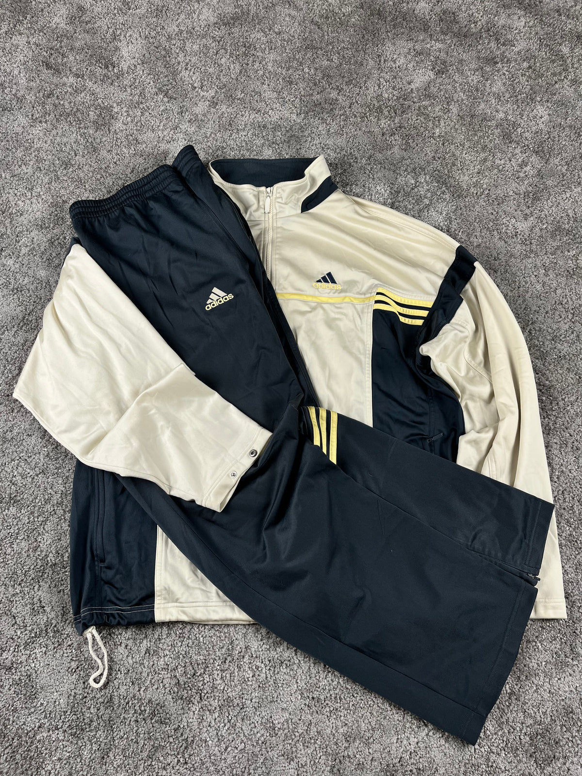 Adidas Tracksuit Vintage 2000s "Beig/Navy" (XL)