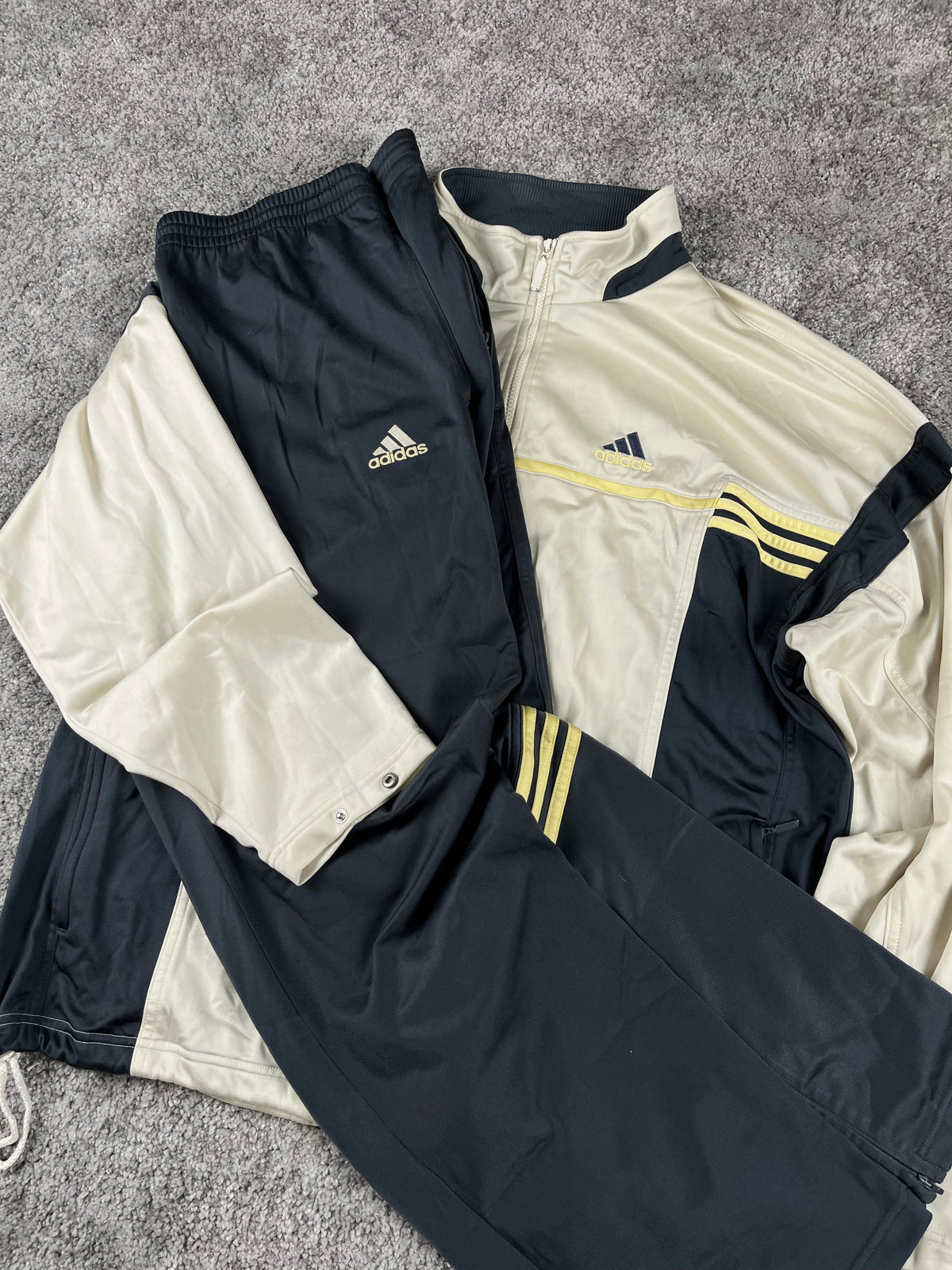 Adidas Tracksuit Vintage 2000s "Beig/Navy" (XL)