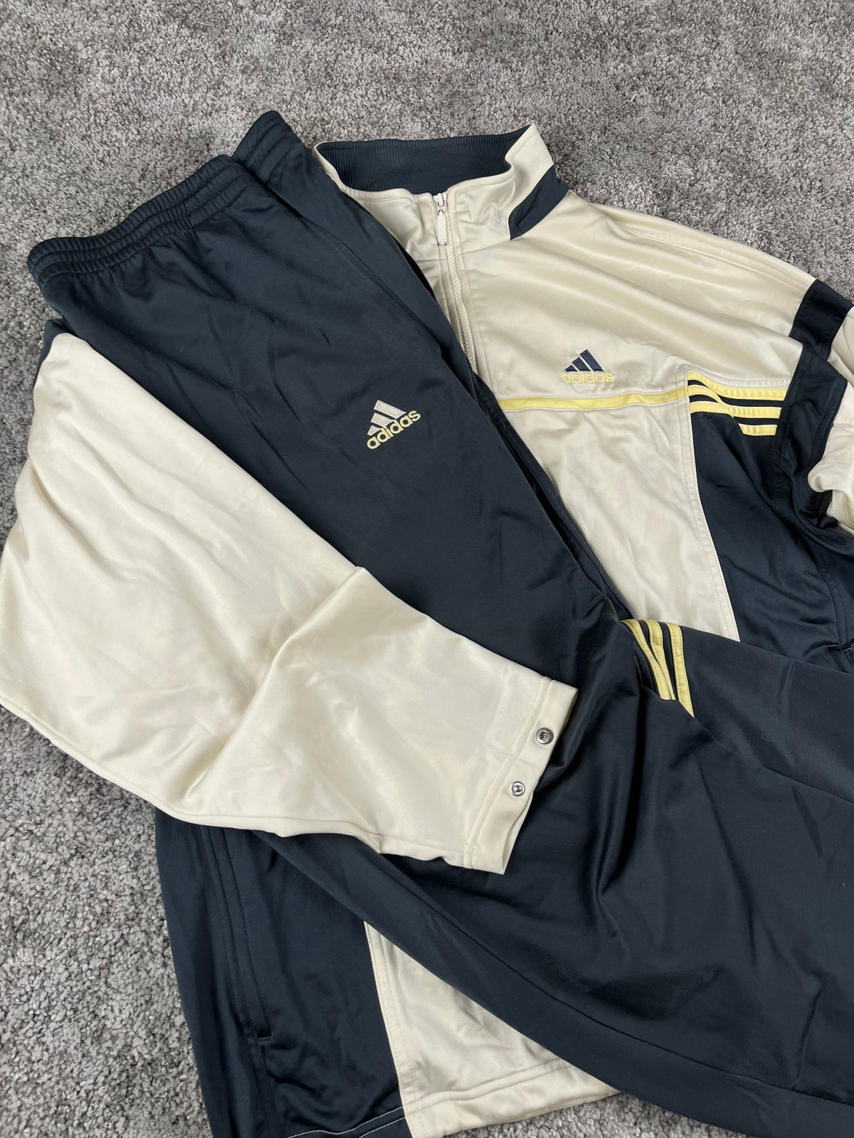 Adidas Tracksuit Vintage 2000s "Beig/Navy" (XL)