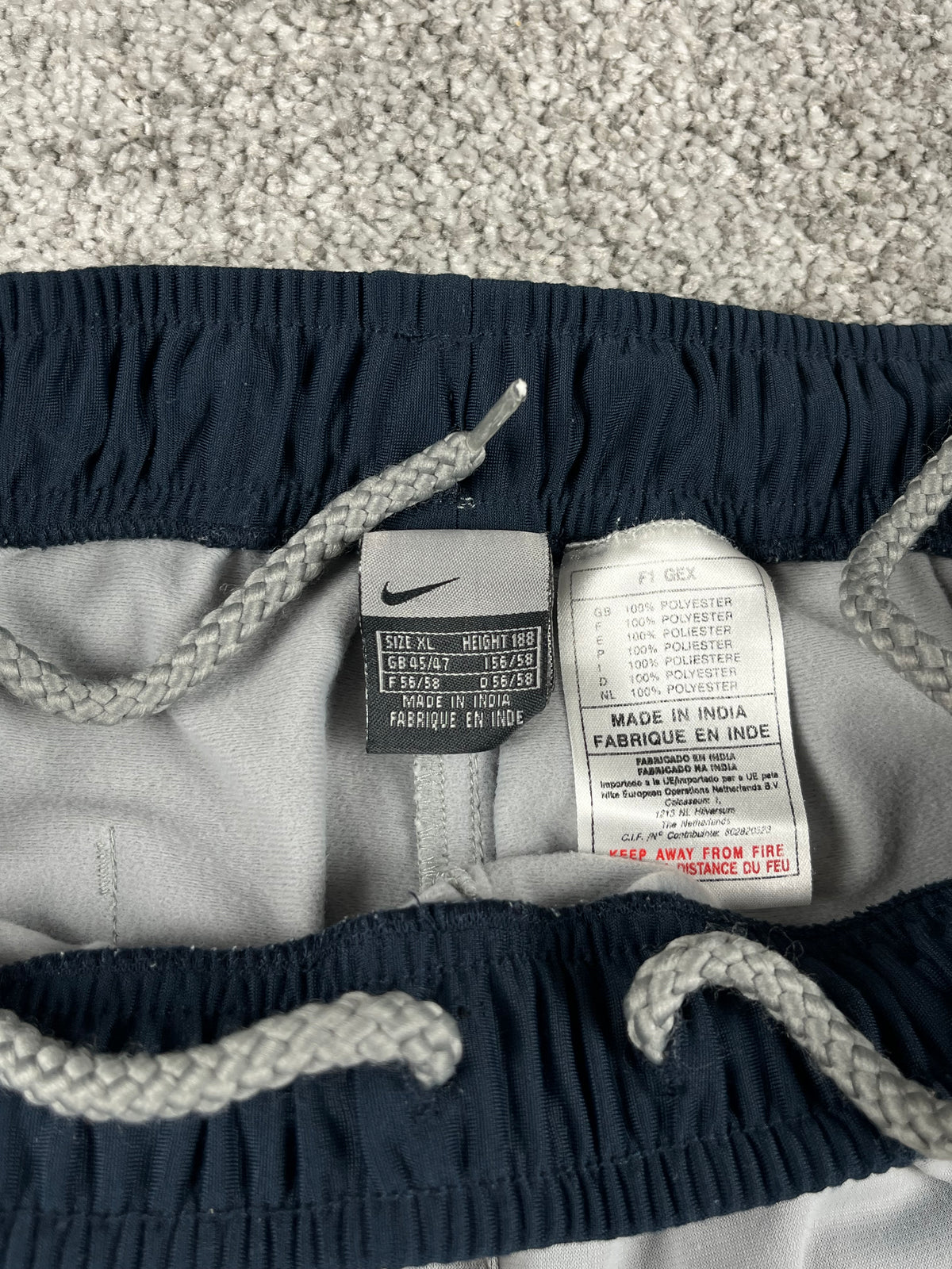Nike Trackpant Vintage 2000s "Gray/Black" (XL)