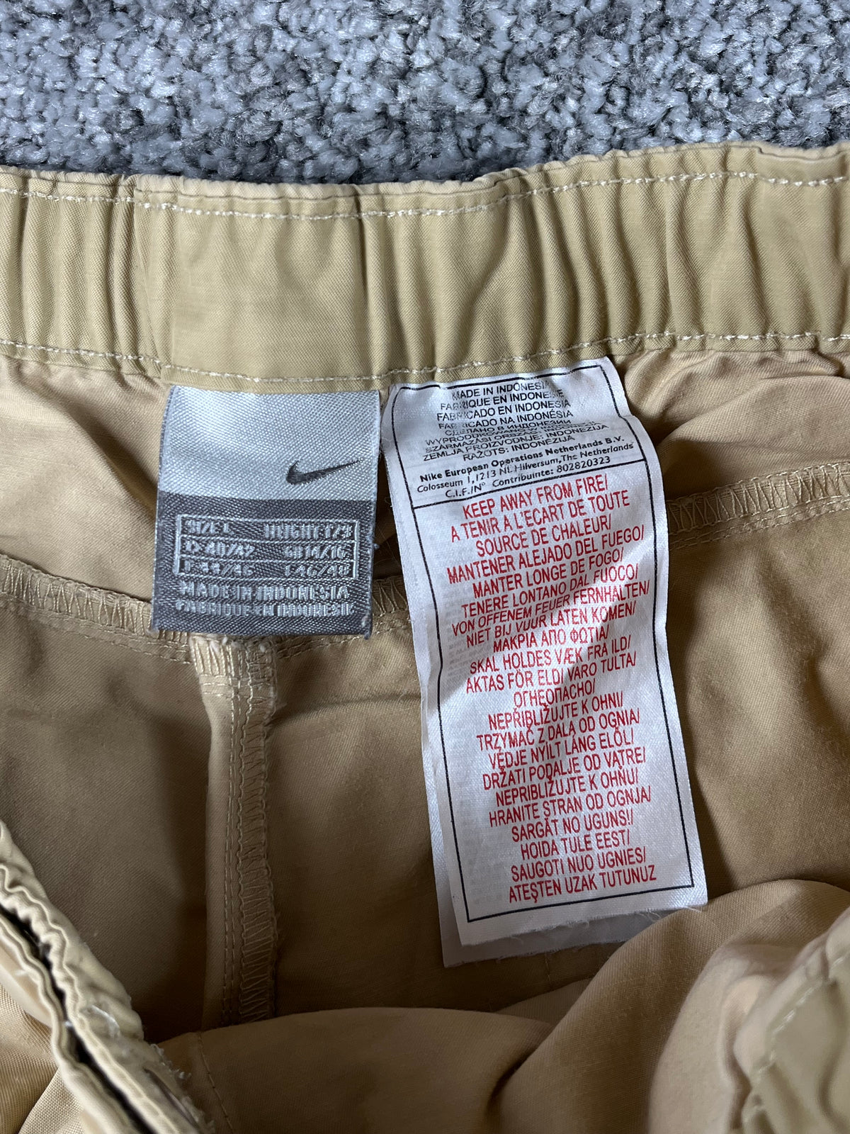 Pantalon de survêtement Nike vintage années 2000 « Beige/Blanc/Rouge » (L)