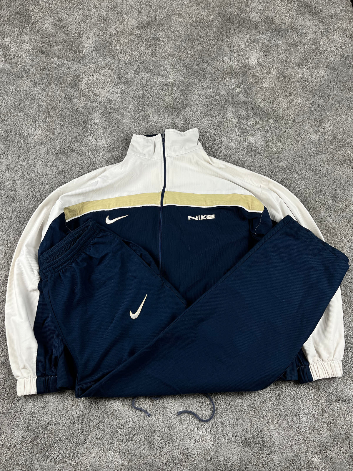 Nike Tracksuit Vintage 2000s "Navy/White/Beig" (L)
