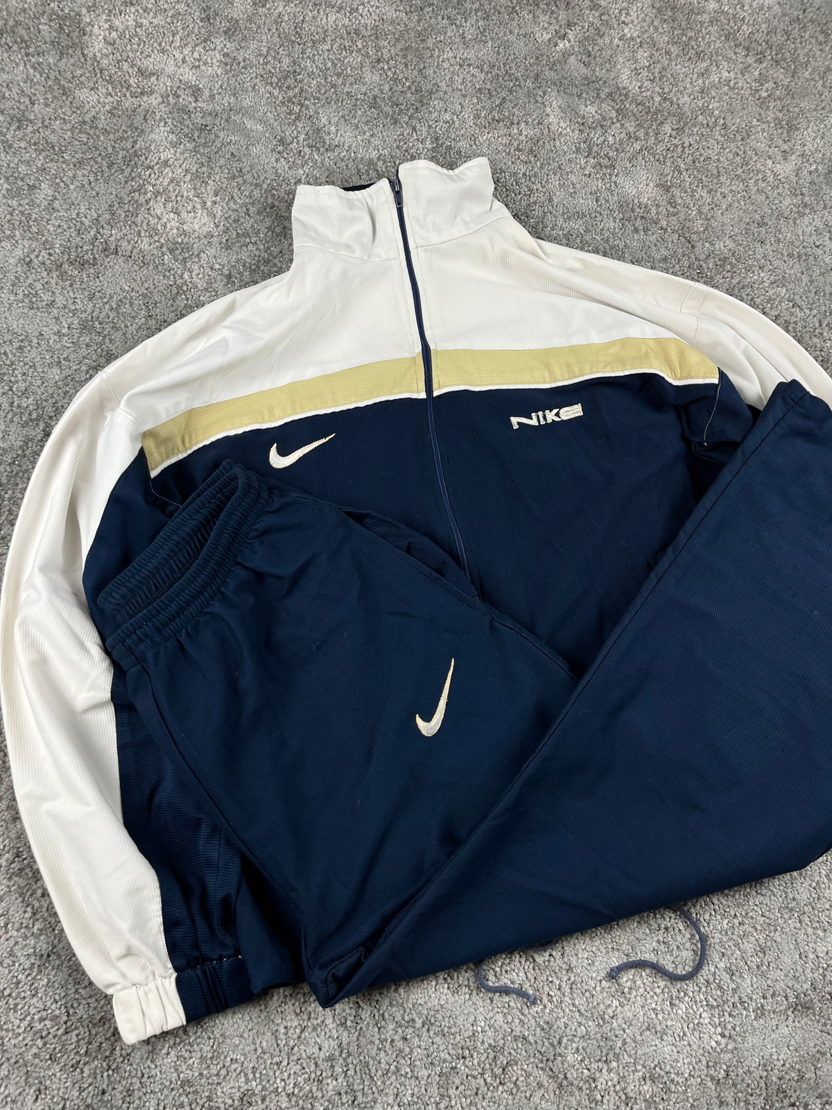 Nike Tracksuit Vintage 2000s "Navy/White/Beig" (L)