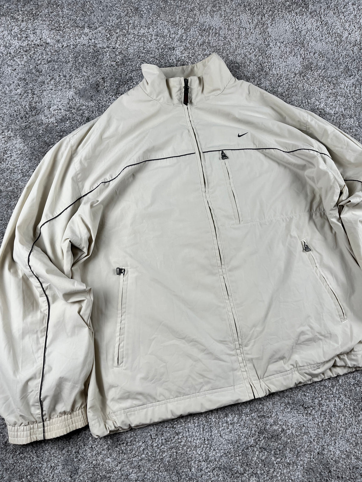Chaqueta deportiva Nike vintage años 2000 "beige/negro" (L)