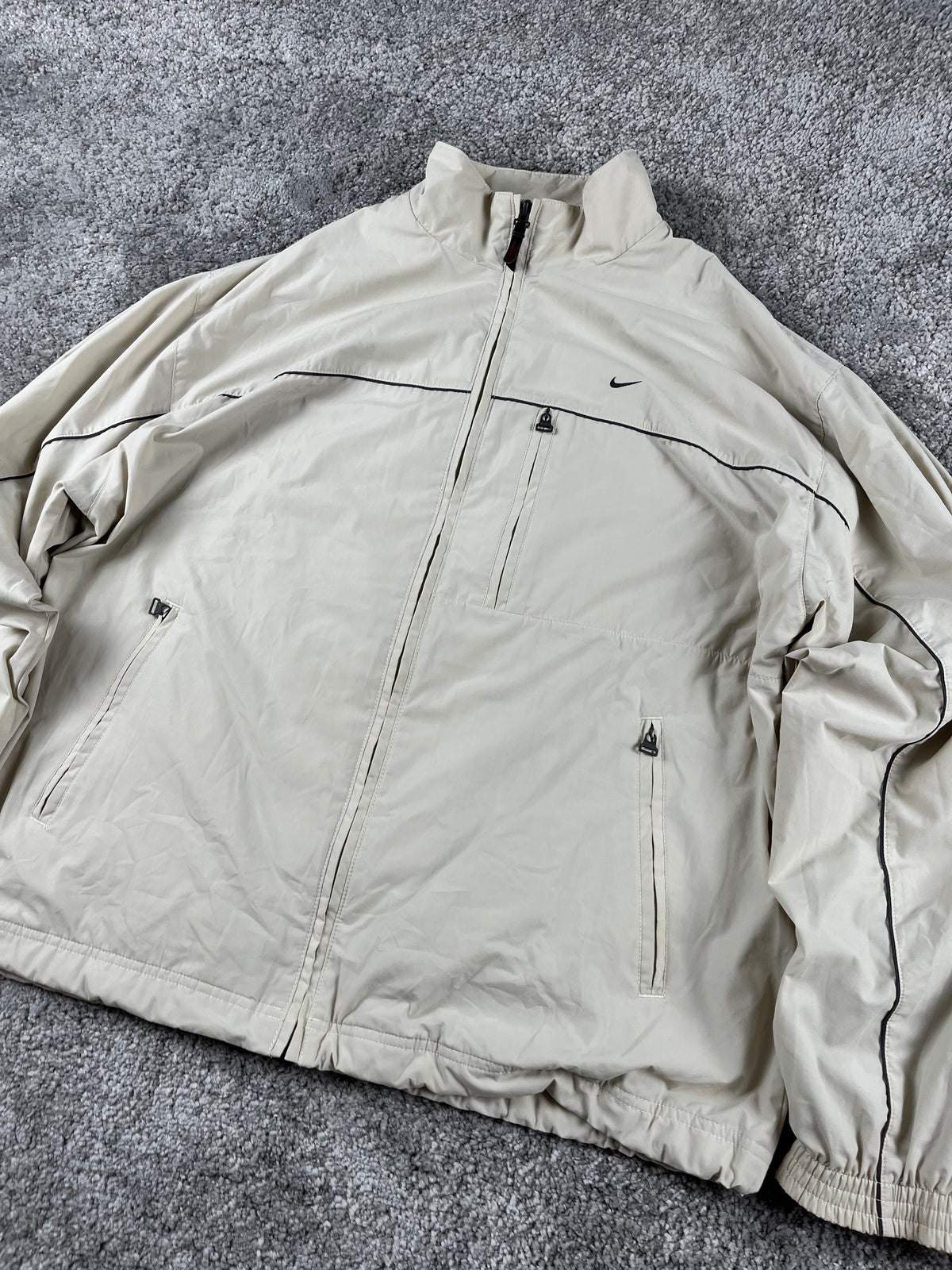 Chaqueta deportiva Nike vintage años 2000 "beige/negro" (L)
