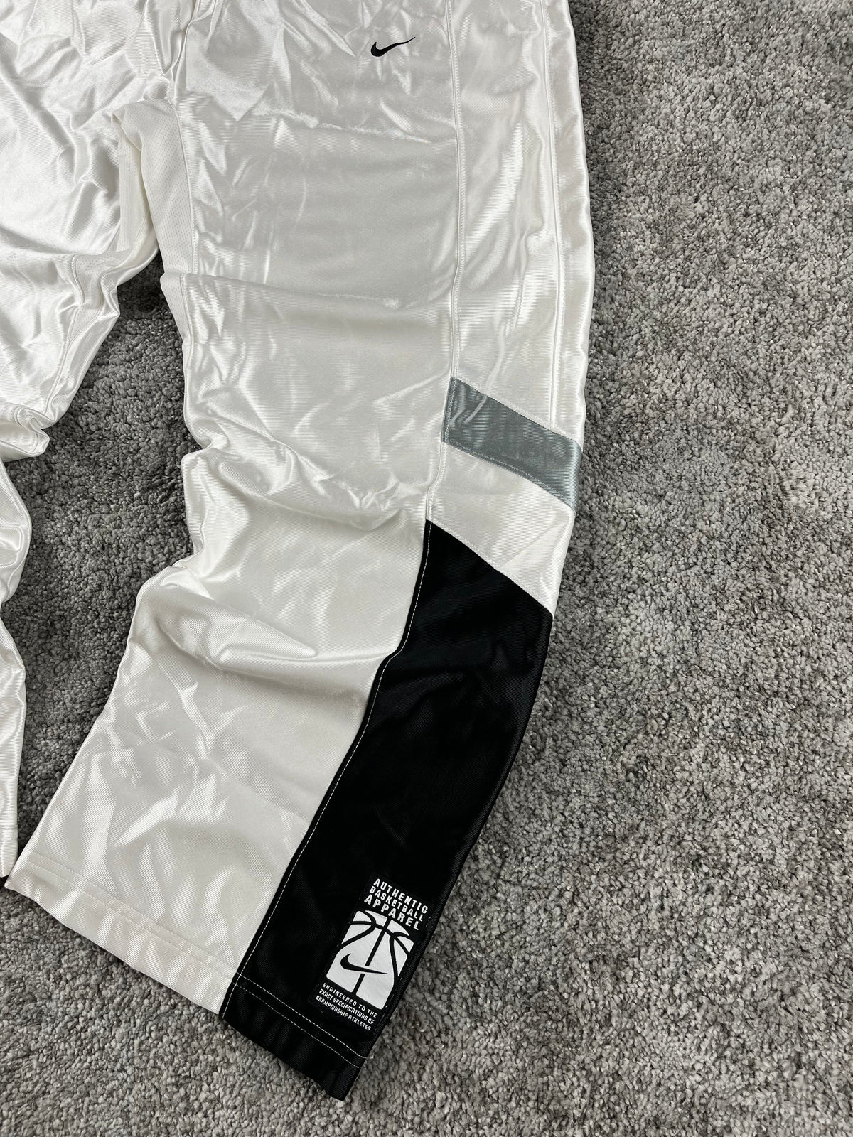 Pantalón deportivo Nike Basketball Vintage años 2000 "Blanco/Negro" (L)