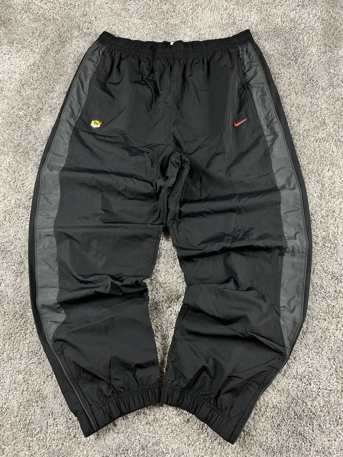 Nike TN Trackpant Vintage 2000s "Black/Red" (XL)