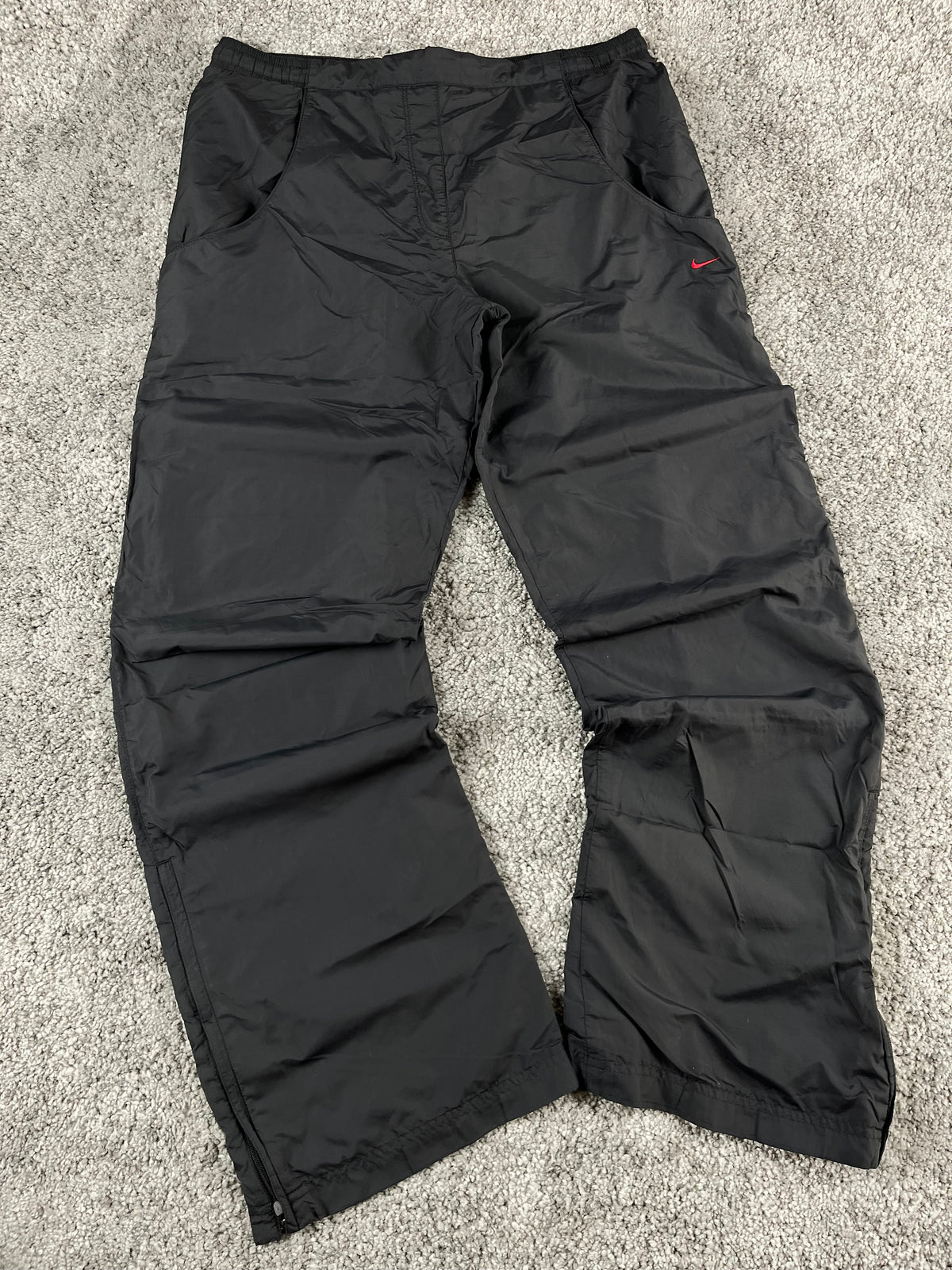 Pantalón deportivo Nike vintage años 2000 "Negro/Rojo" (S)