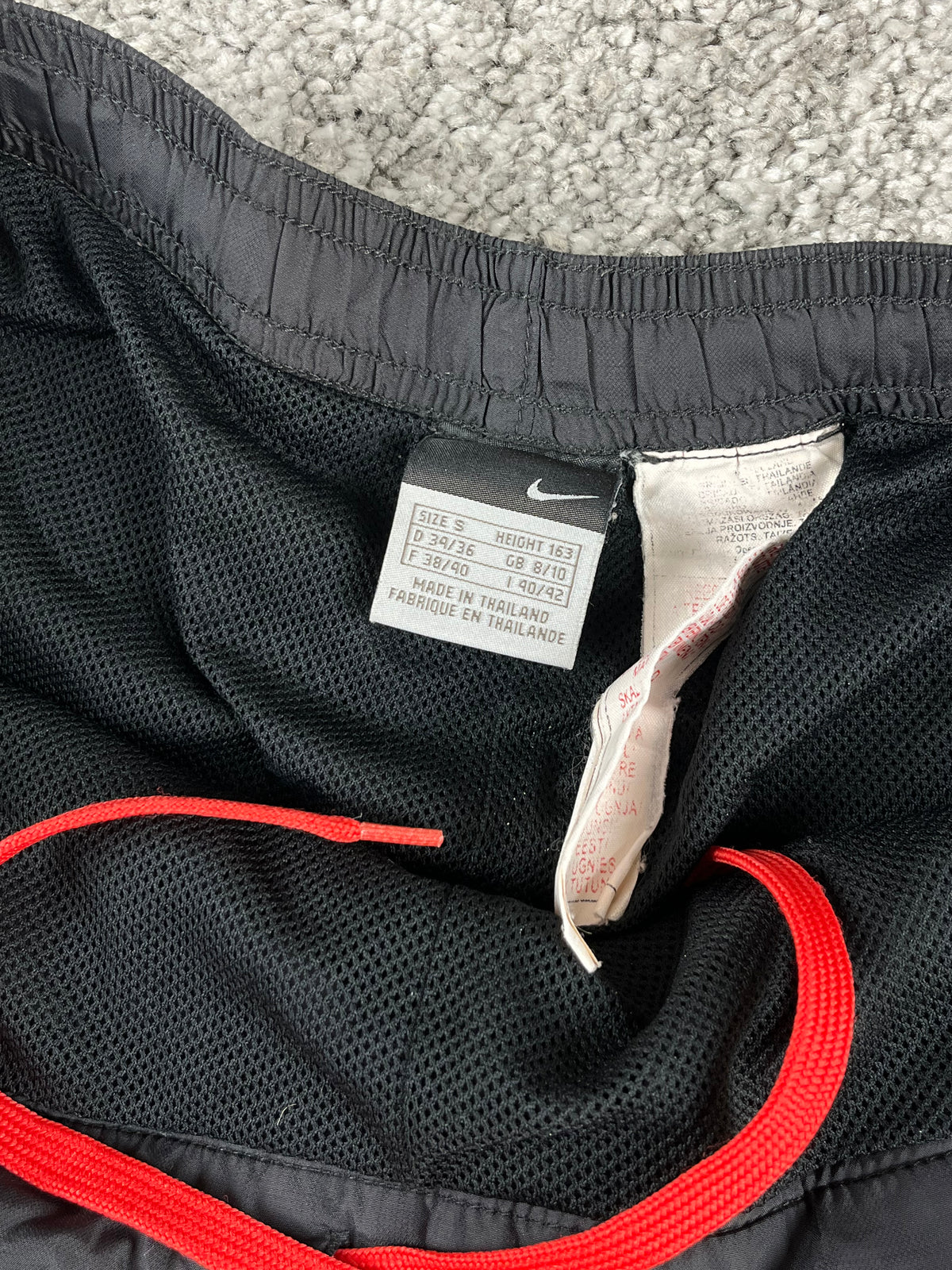 Nike Trackpant Vintage 2000s "Black/Red" (S)