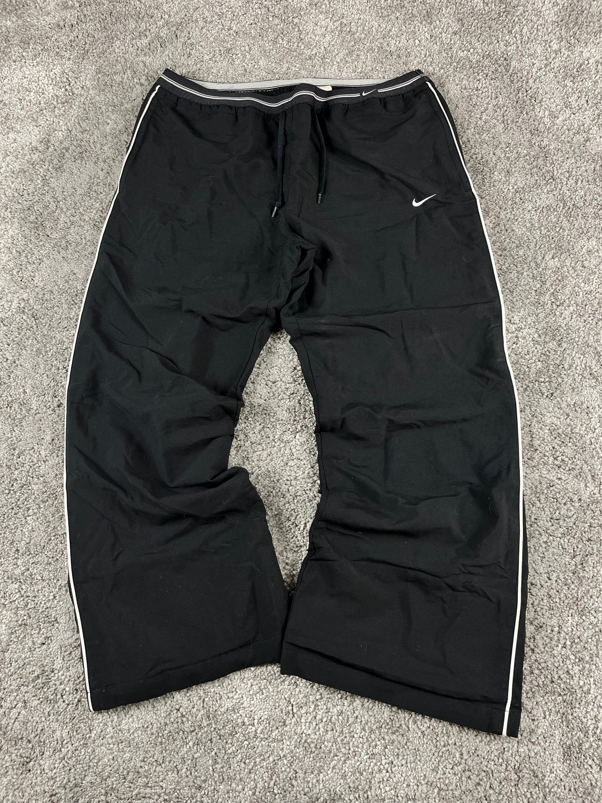Pantalón de chándal Nike vintage años 2000 "Negro/Blanco" (XL)