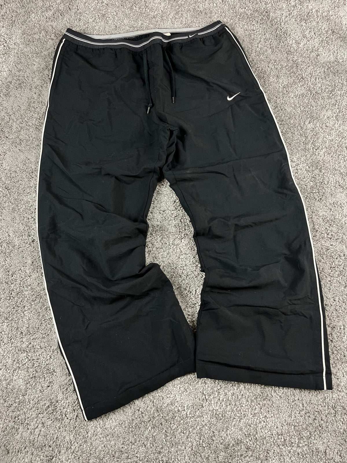 Pantalón de chándal Nike vintage años 2000 "Negro/Blanco" (XL)