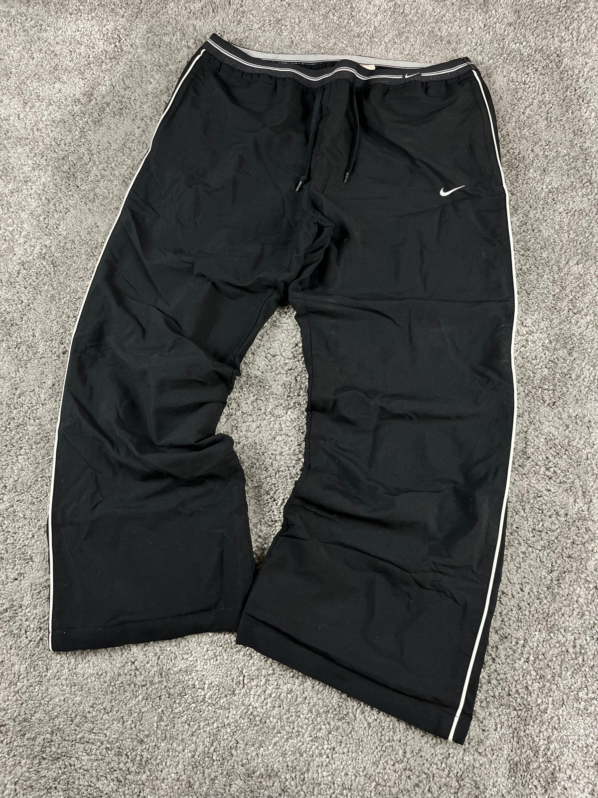 Pantalón de chándal Nike vintage años 2000 "Negro/Blanco" (XL)