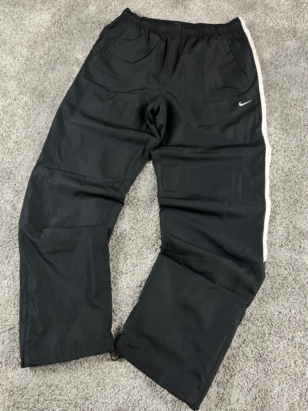 Pantalón deportivo Nike vintage años 2000 "Negro/Blanco" (M)