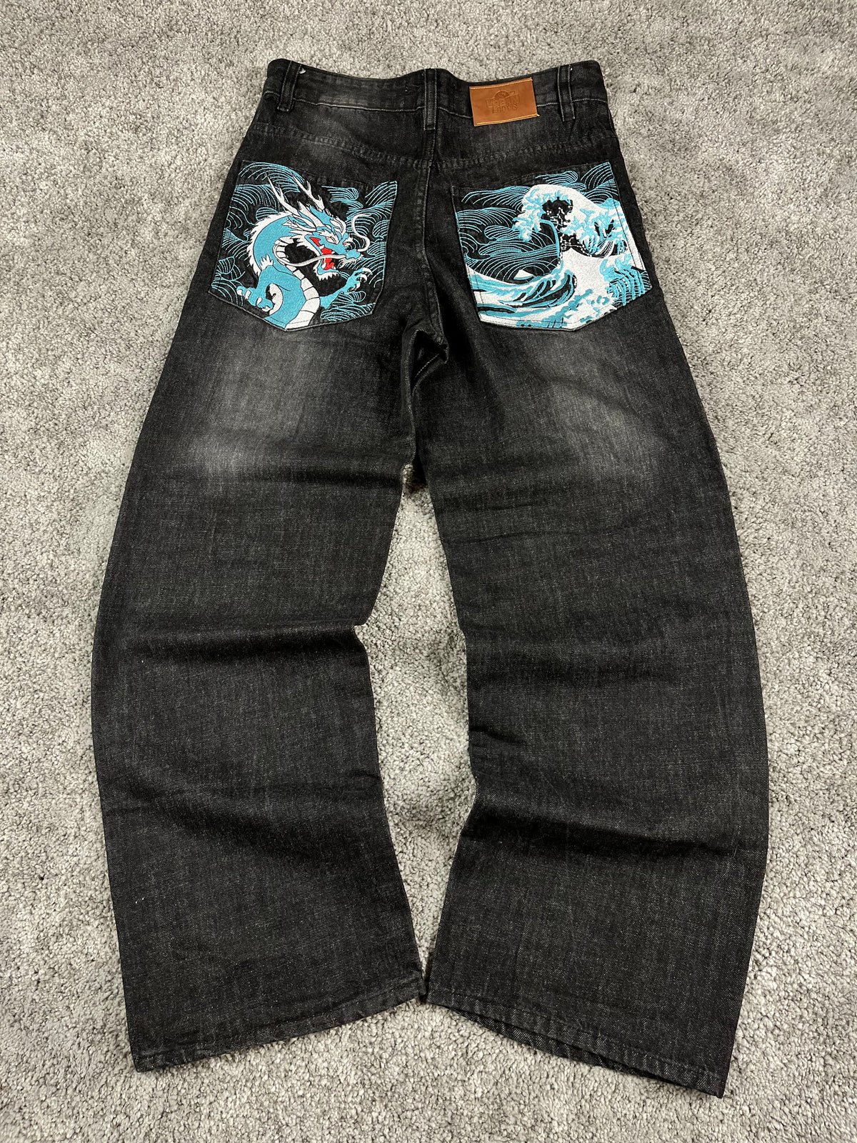 Urban Loops Jeans Y2K Baggy Streetwear "Washed Black" Estampado Dragon (M)
