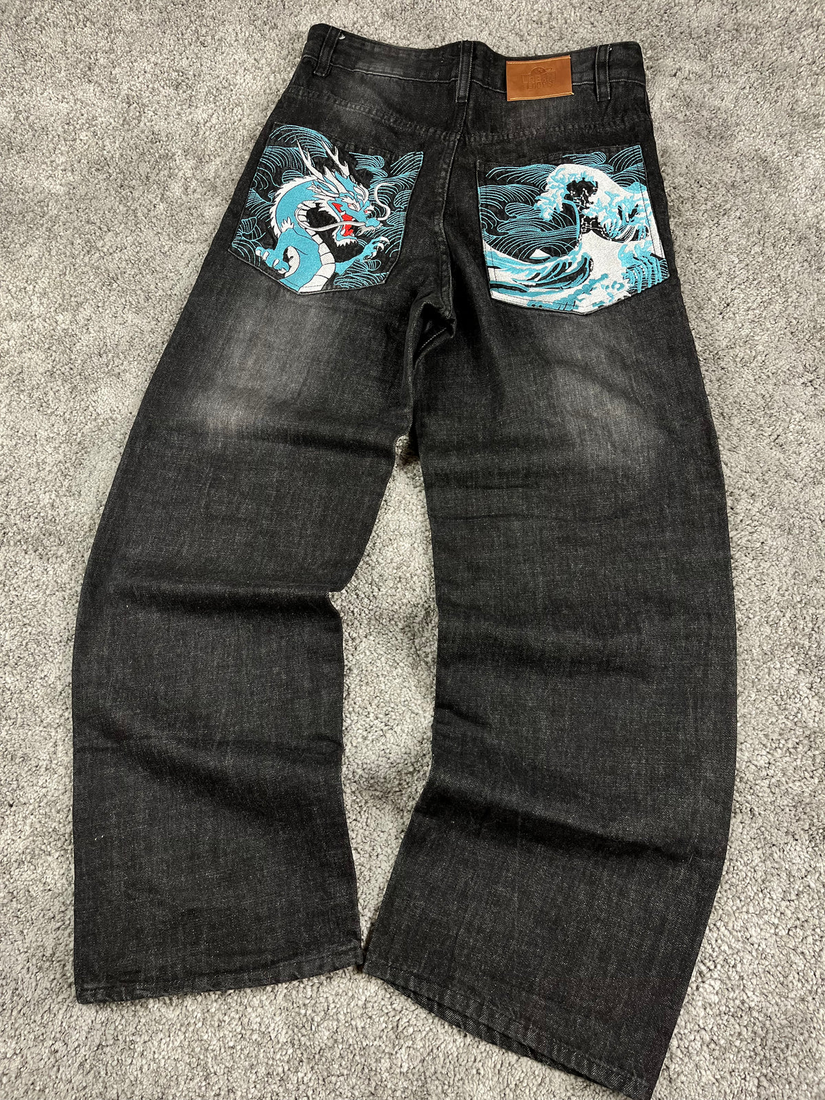 Urban Loops Jeans Y2K Baggy Streetwear "Washed Black" Estampado Dragon (M)