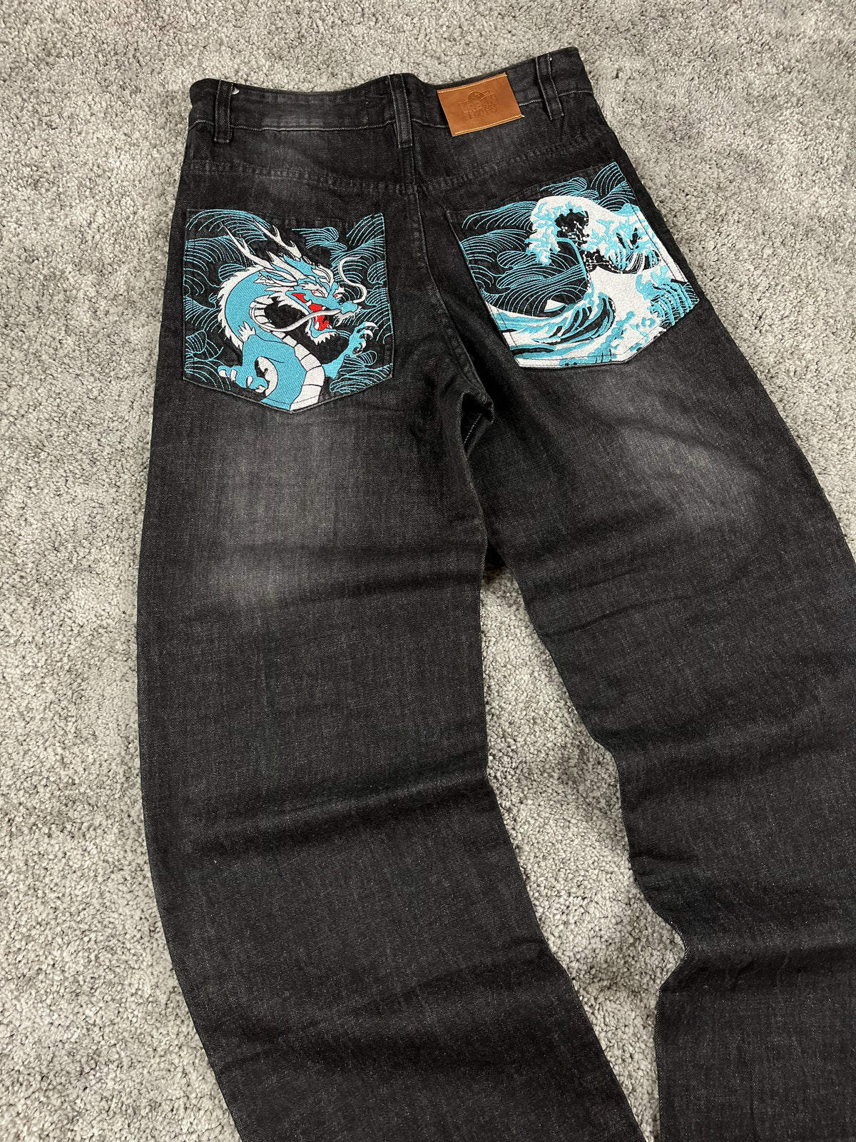 Urban Loops Jeans Y2K Baggy Streetwear "Washed Black" Estampado Dragon (M)