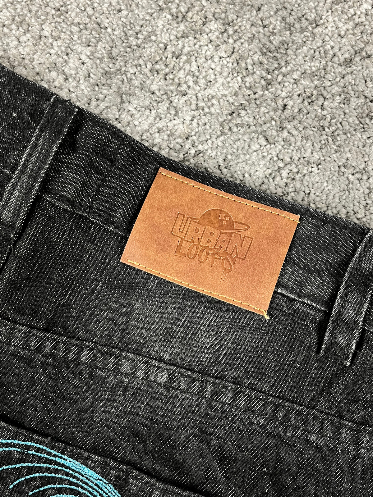 Jeans Urban Loops estilo urbano baggy Y2K "Washed Black" con estampado de dragón (M)