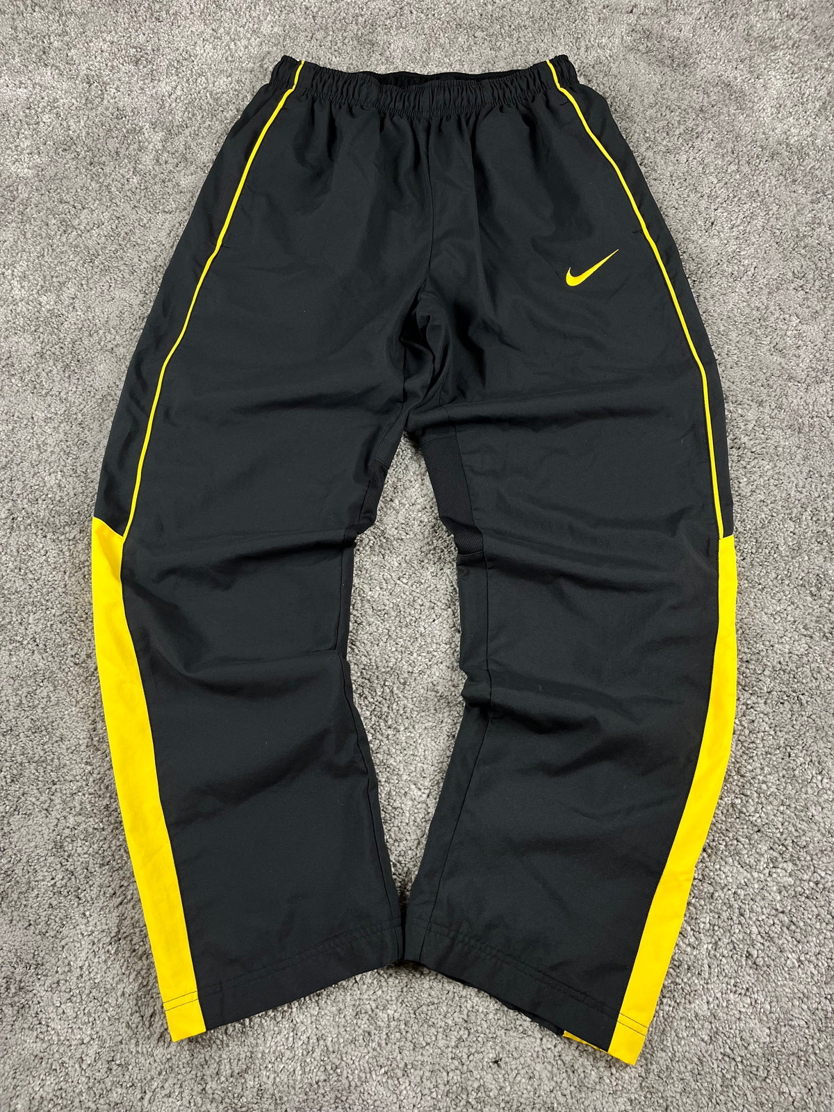 Pantalón deportivo Nike vintage años 2000 "Negro/Amarillo" (L)