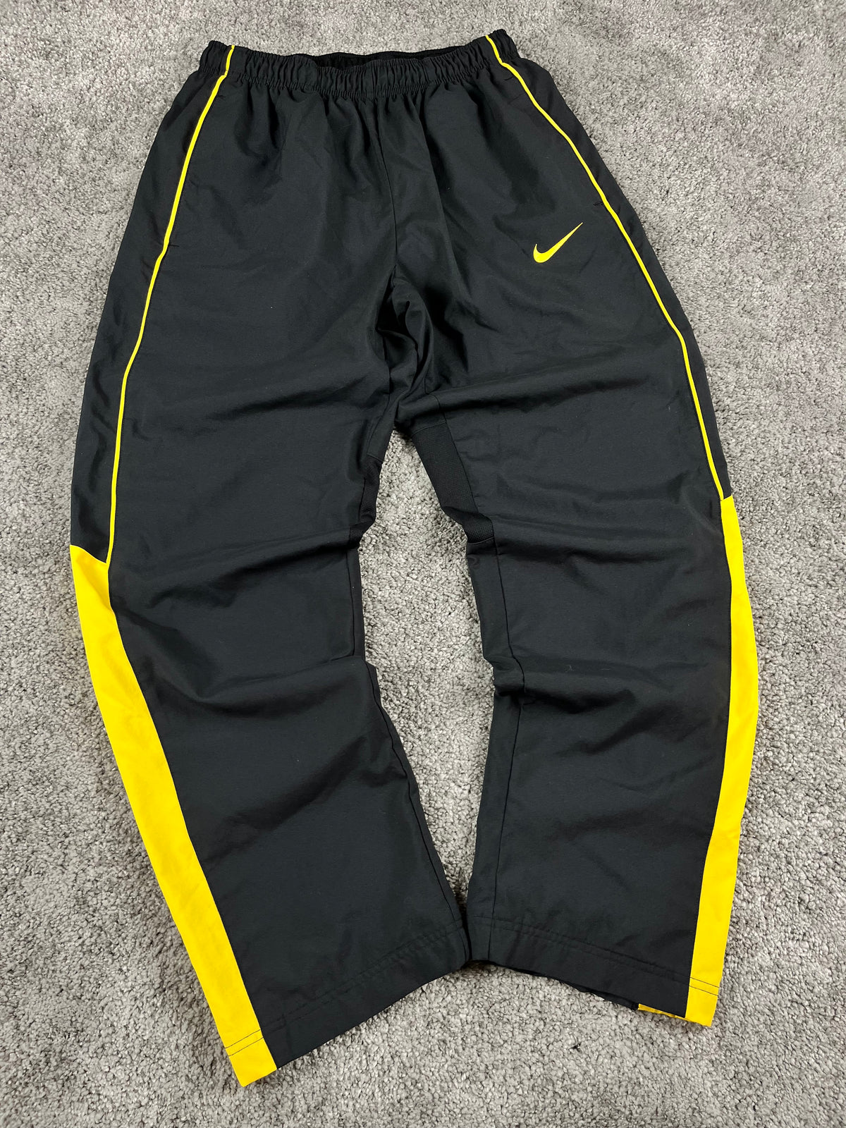 Pantalón deportivo Nike vintage años 2000 "Negro/Amarillo" (L)