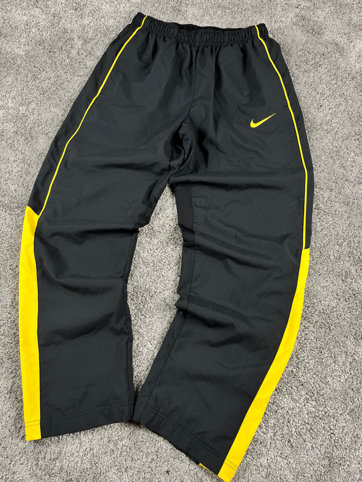 Pantalón deportivo Nike vintage años 2000 "Negro/Amarillo" (L)
