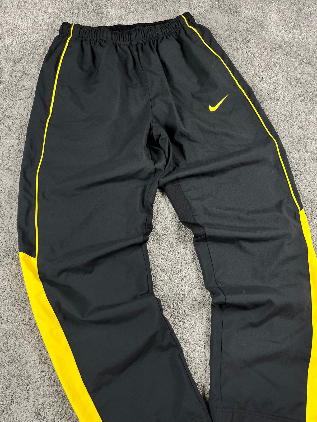 Pantalón deportivo Nike vintage años 2000 "Negro/Amarillo" (L)