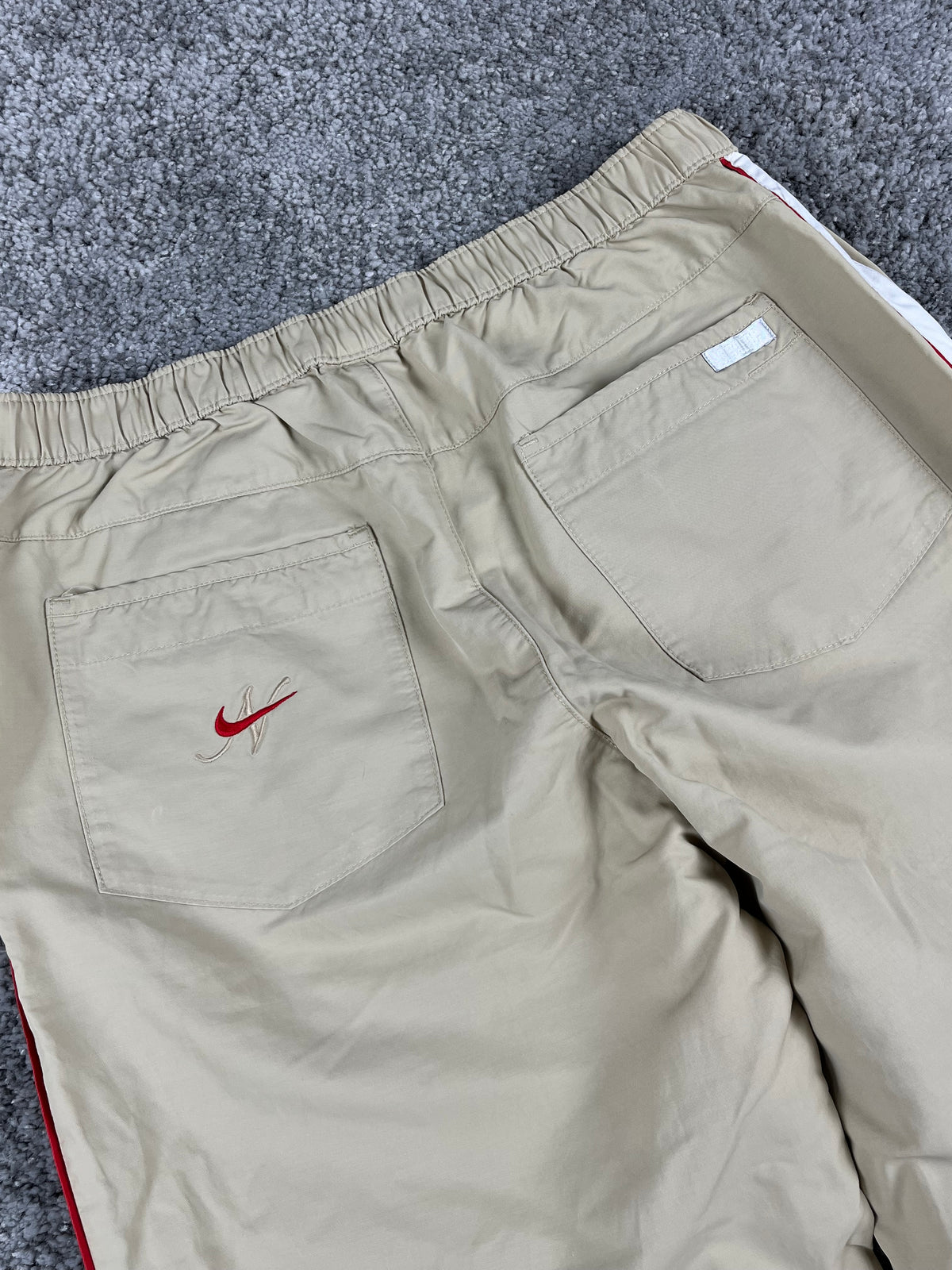 Pantalón de chándal Nike vintage años 2000 "Beige/Blanco/Rojo" (S)