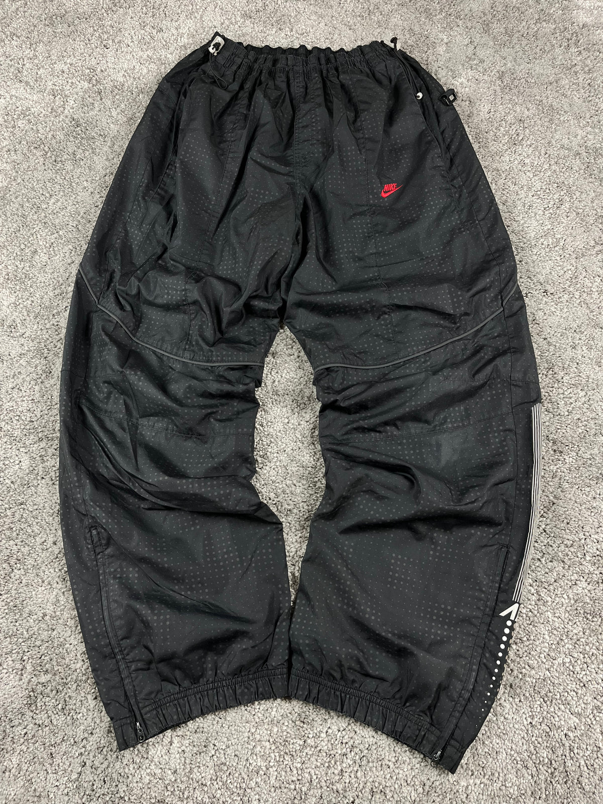 Pantalón de chándal Nike vintage poco común de los años 2000 "Negro/Rojo" (L)